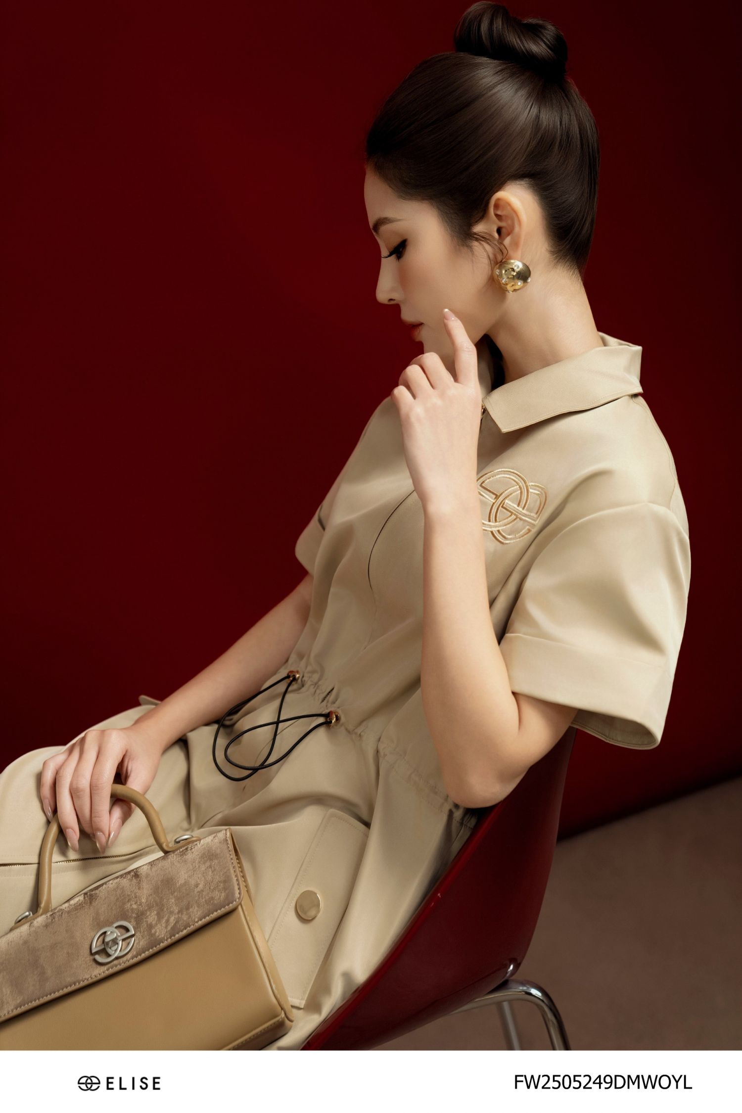 ĐẦM KAKI BE VÀNG THÊU BÔ ĐÊ LOGO