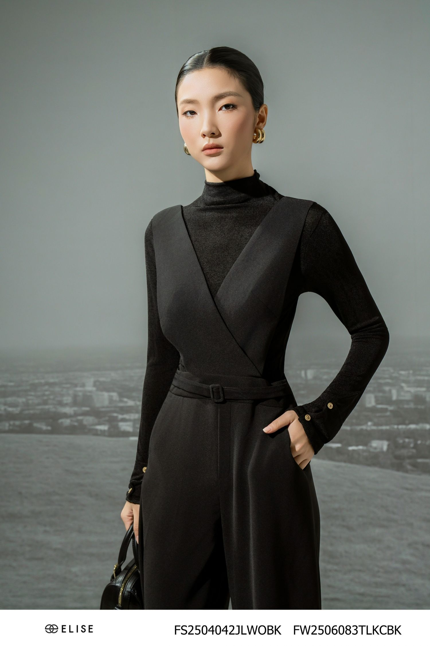 ÁO THUN ĐEN DÀI TAY CỔ LỌ
