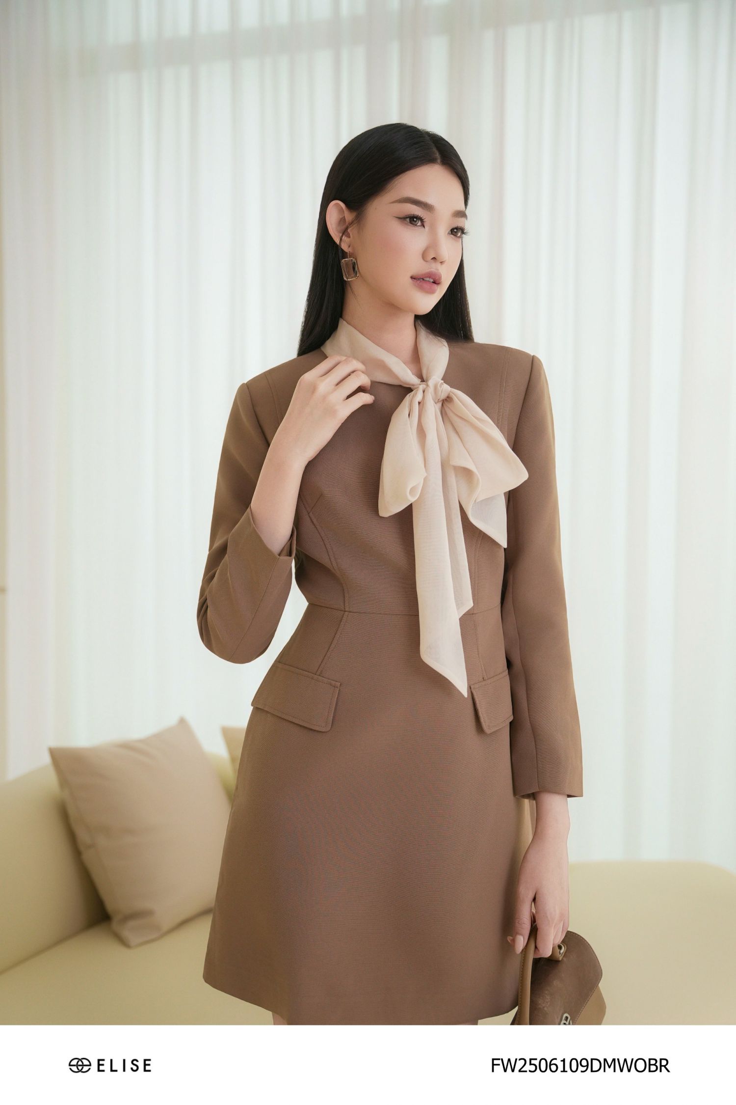 ĐẦM TUYTSY NÂU DIỄU CHỈ PHỐI CỔ NƠ