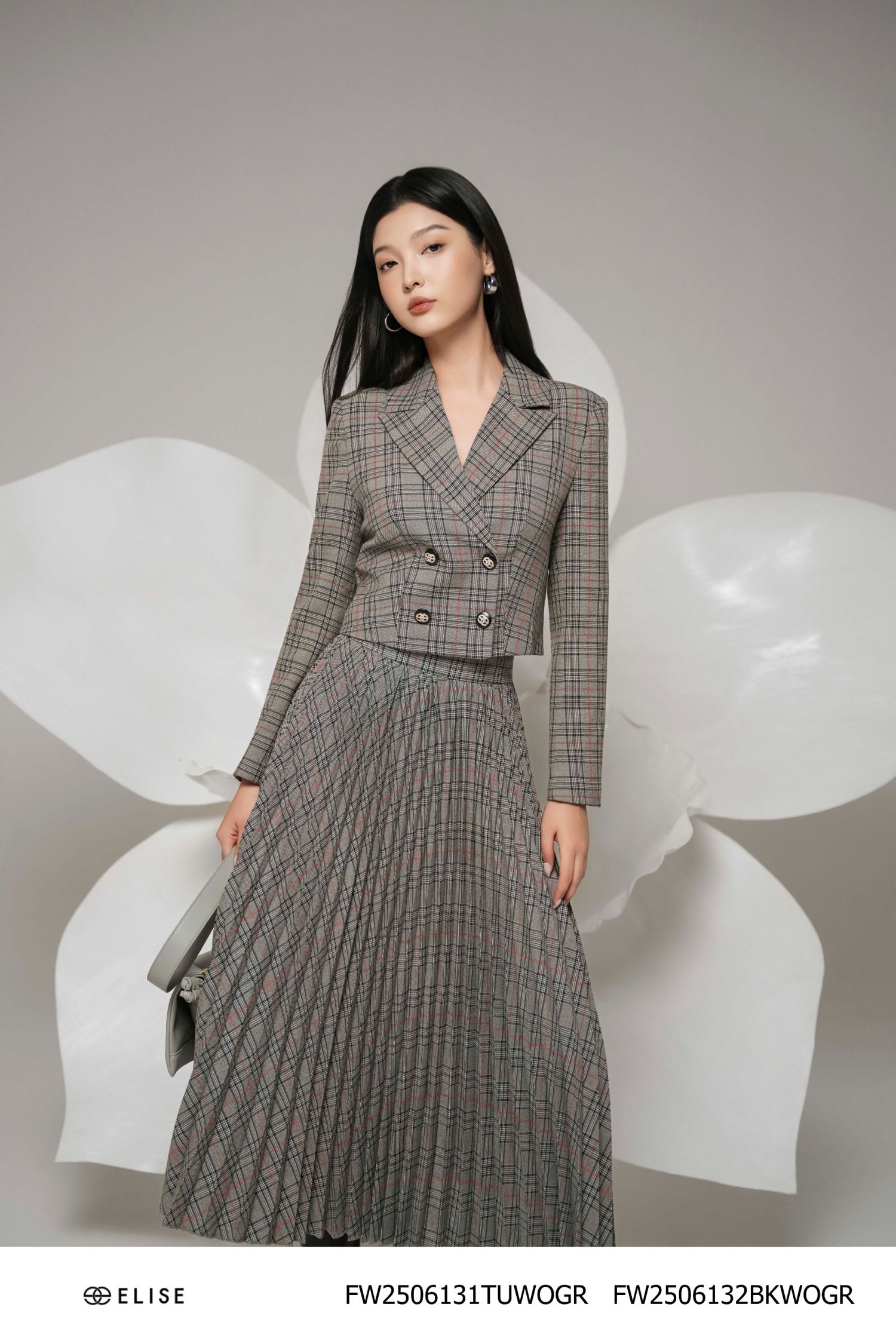 ÁO TUYTSY KẺ NỀN GHI ĐÁ CỔ VEST