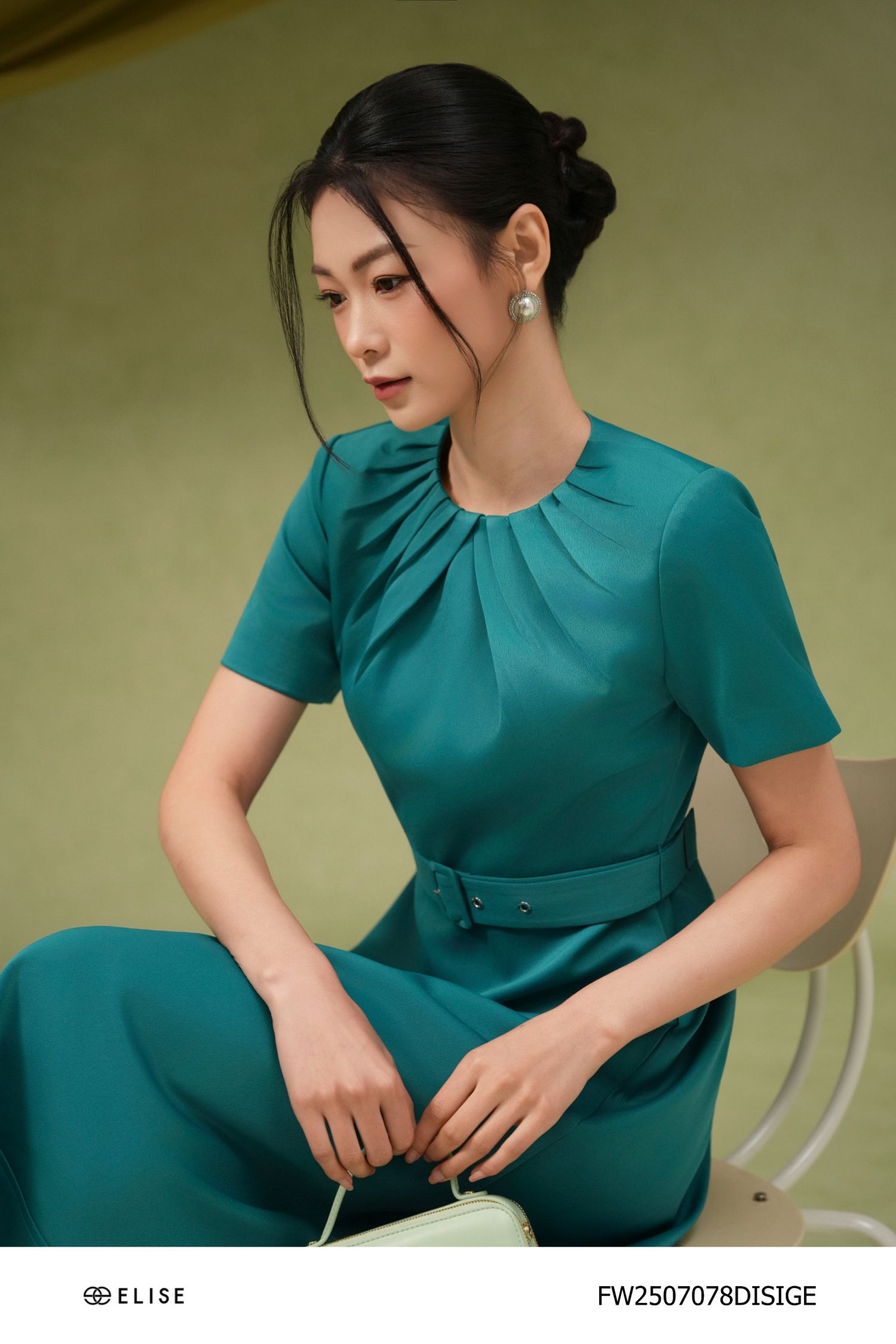 ĐẦM XANH LỤC BẢO XẾP LY CỔ ĐAI EO