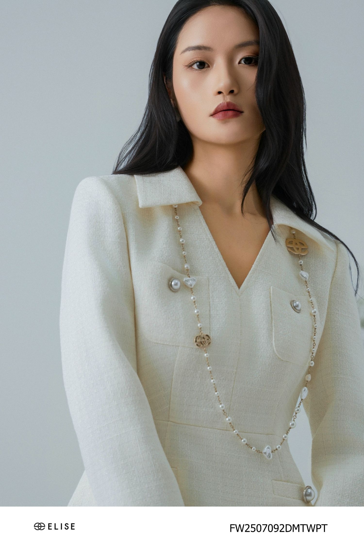 ĐẦM TWEED TRẮNG SỢI KIM TUYẾN CỔ V