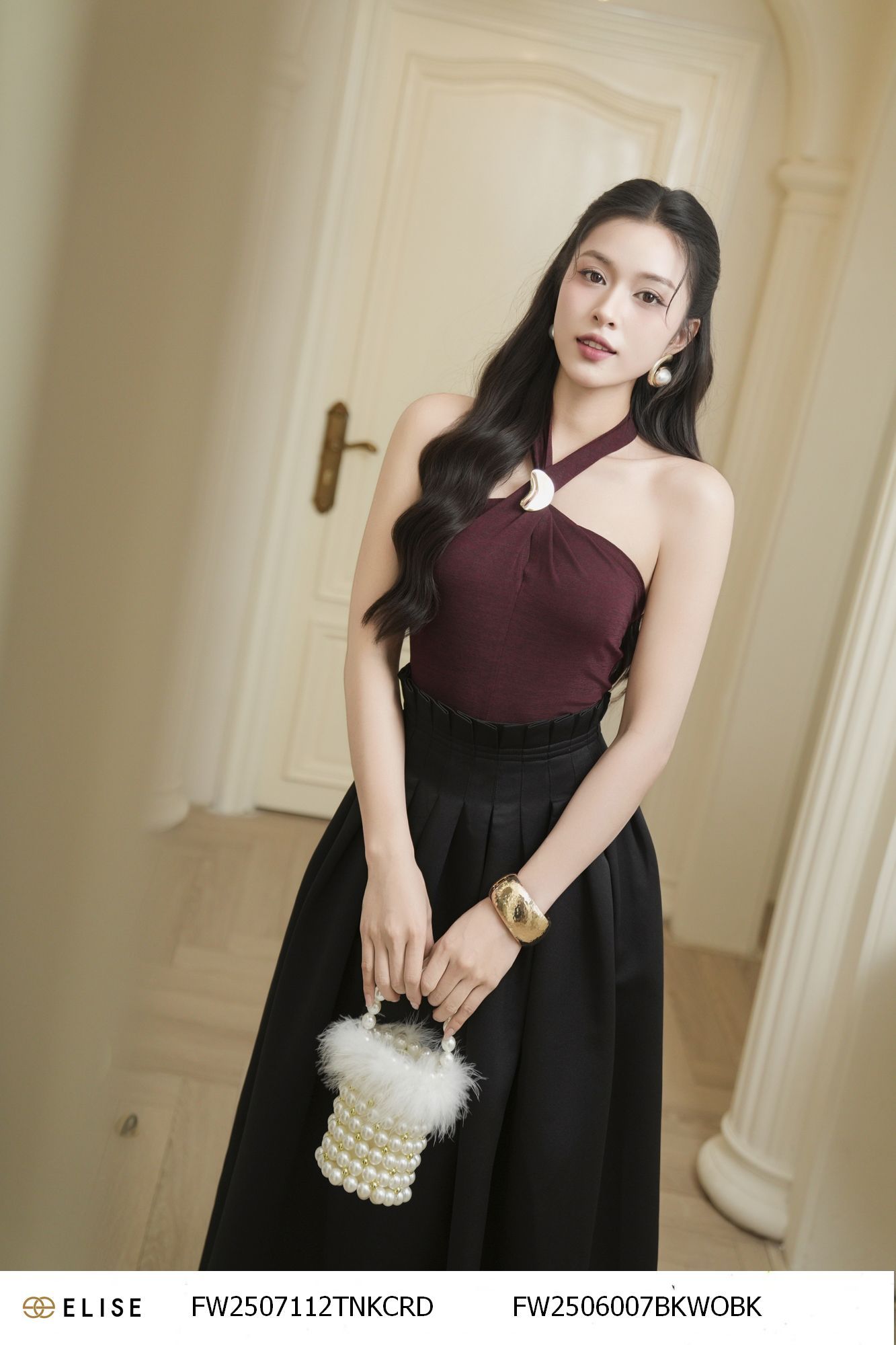 ÁO THUN ĐỎ ĐÔ CỔ XOẮN