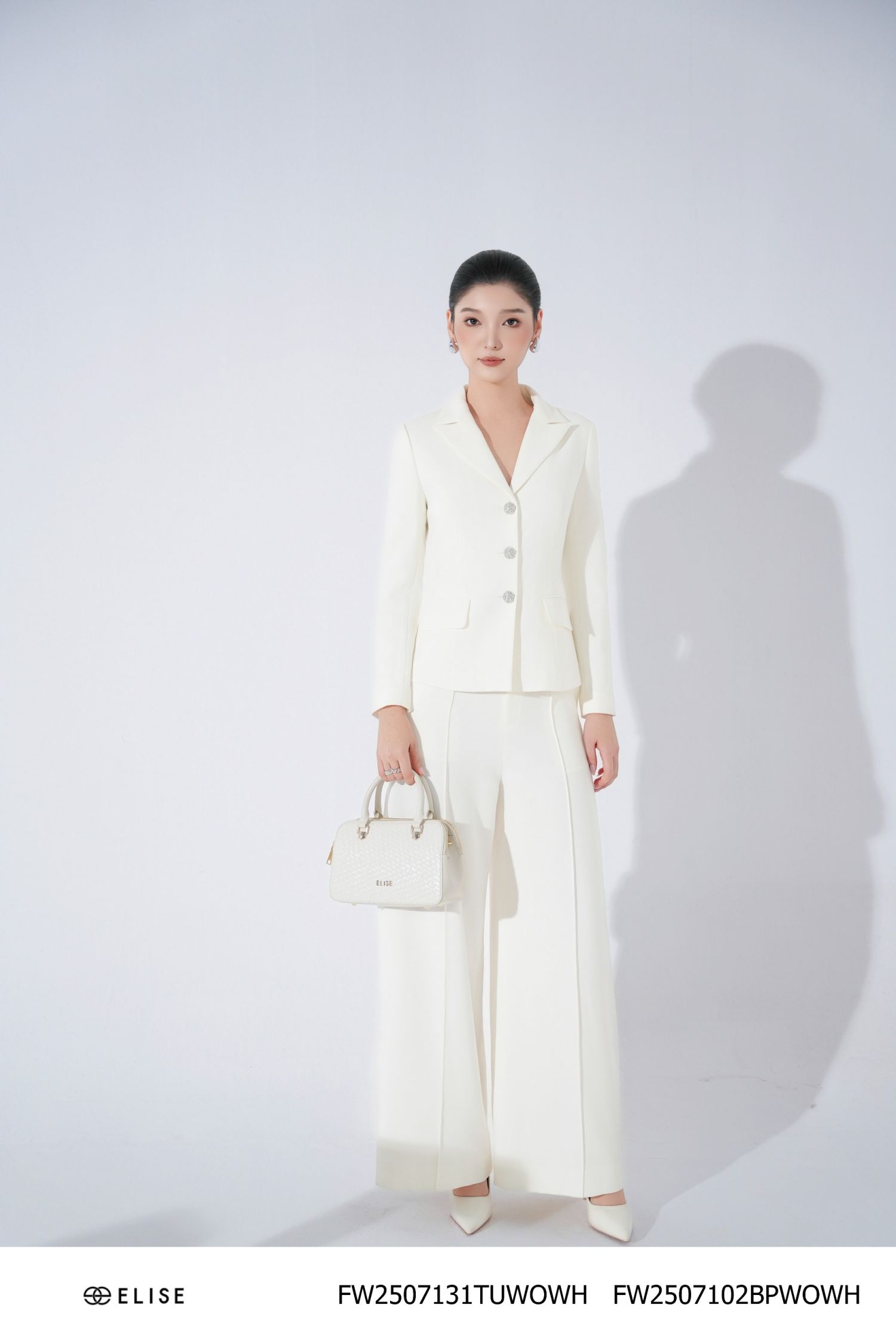 VEST TUYTSY TRẮNG NẮP TÚI