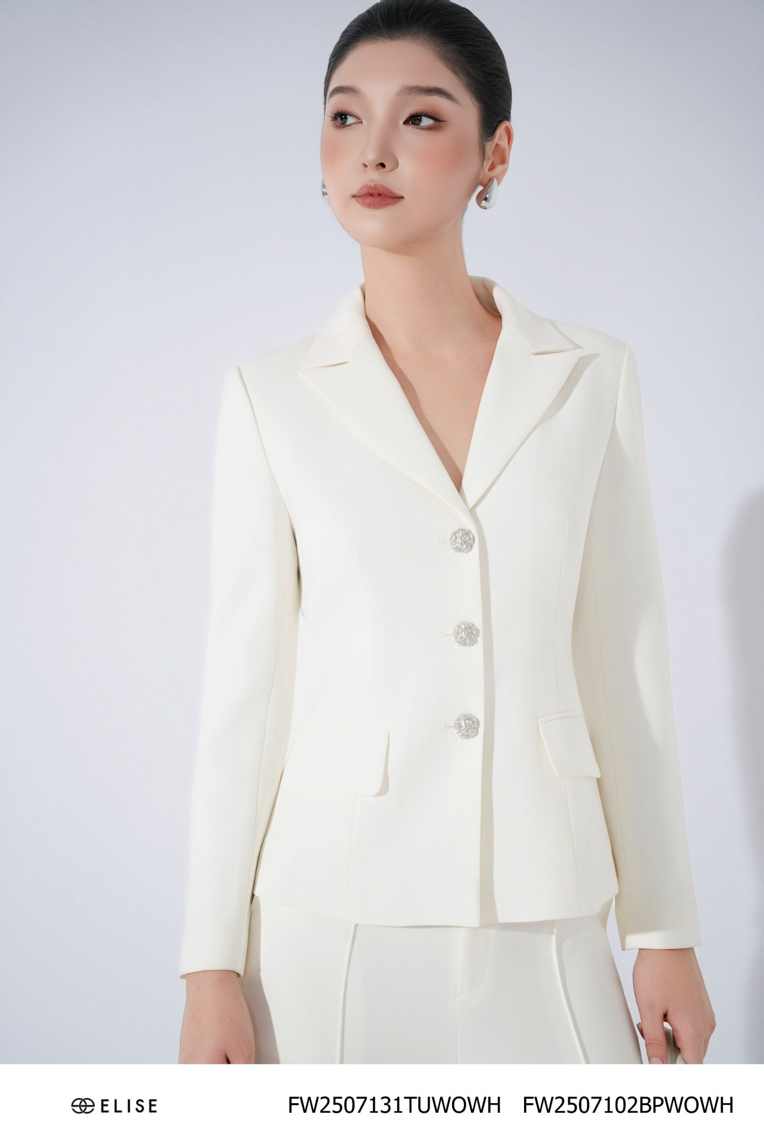 VEST TUYTSY TRẮNG NẮP TÚI
