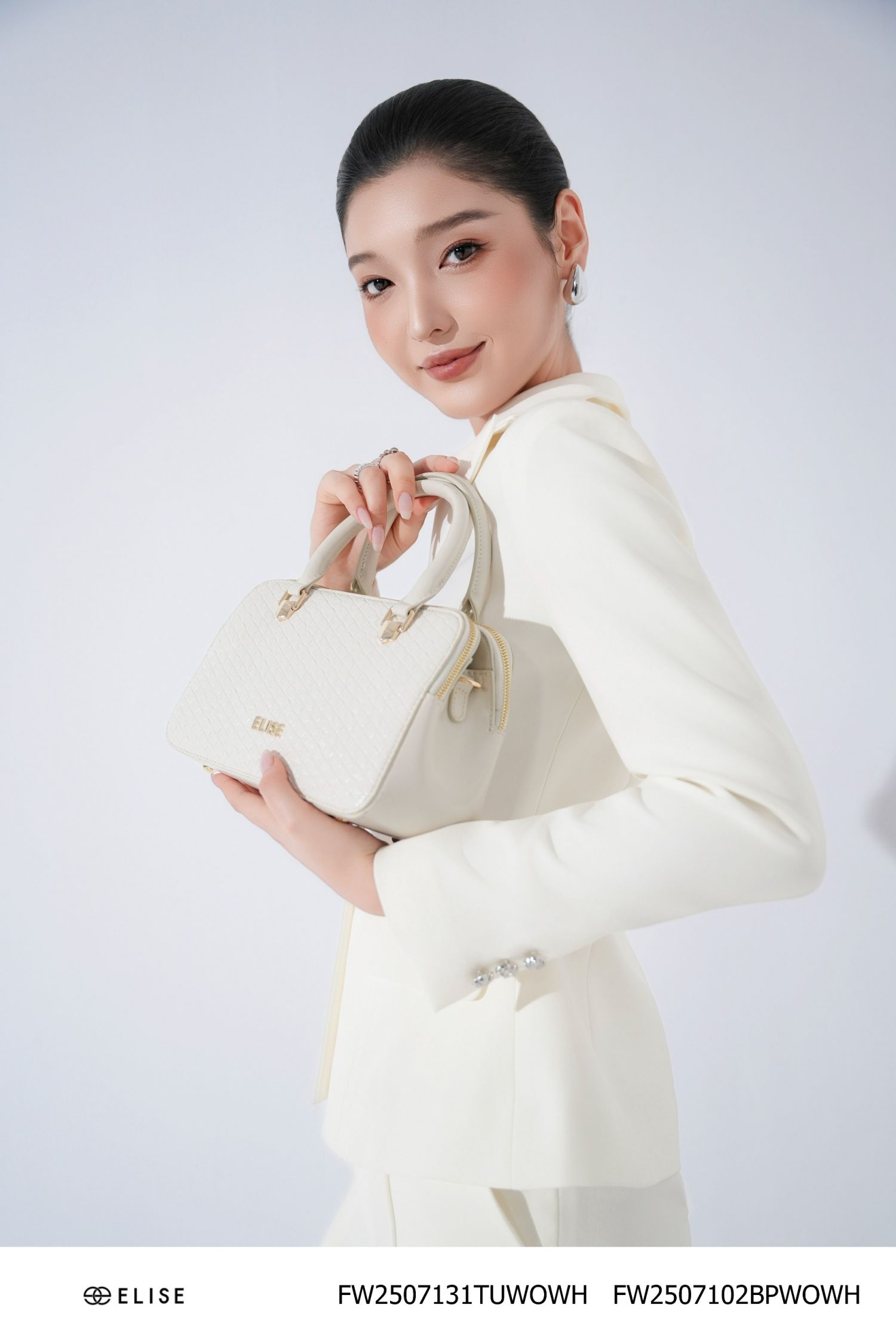 VEST TUYTSY TRẮNG NẮP TÚI