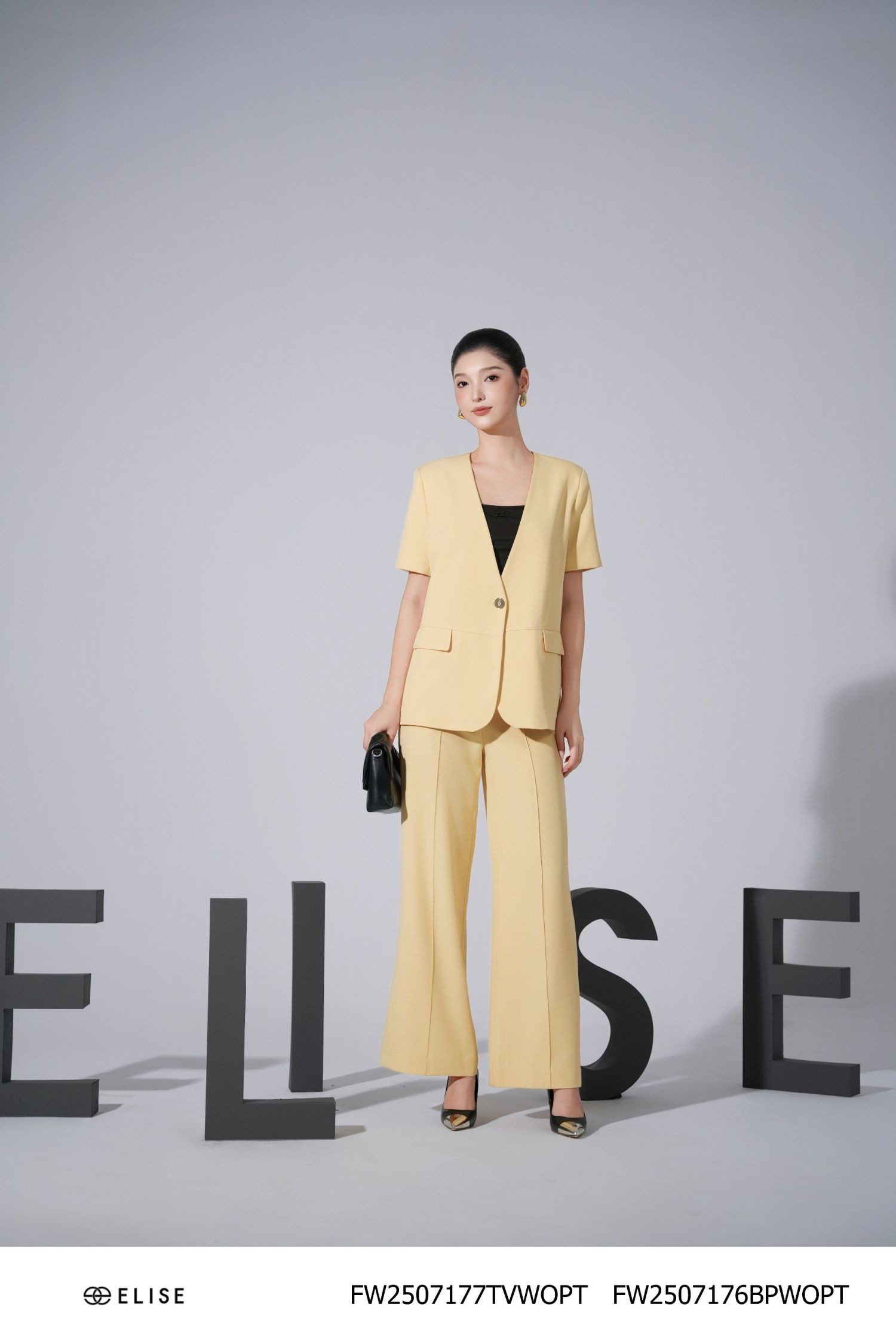 VEST NÂU VÀNG CỔ V TÚI ỐP DIỄU CHỈ