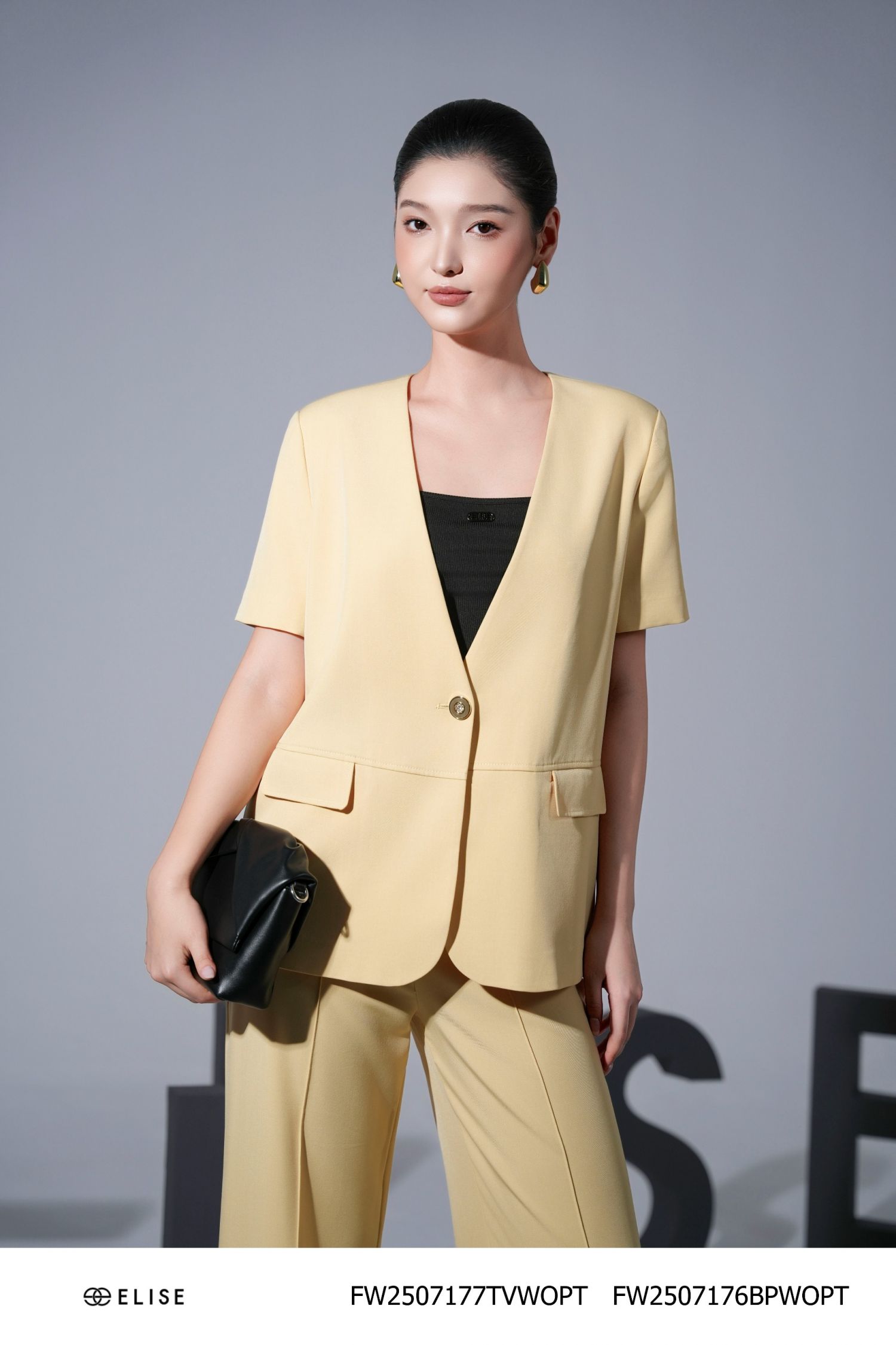 VEST NÂU VÀNG CỔ V TÚI ỐP DIỄU CHỈ