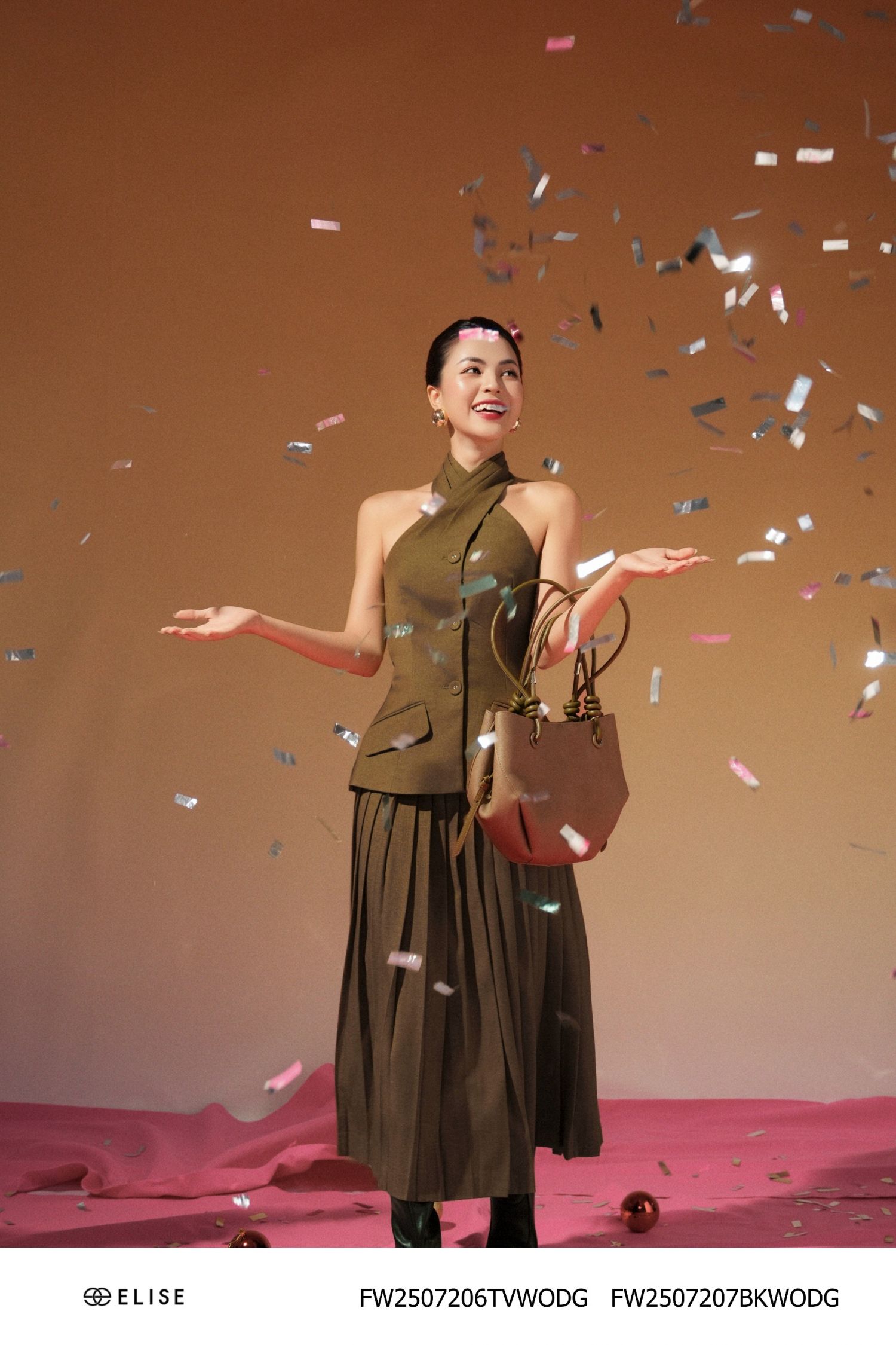 CHÂN VÁY XANH RÊU DẬP LY