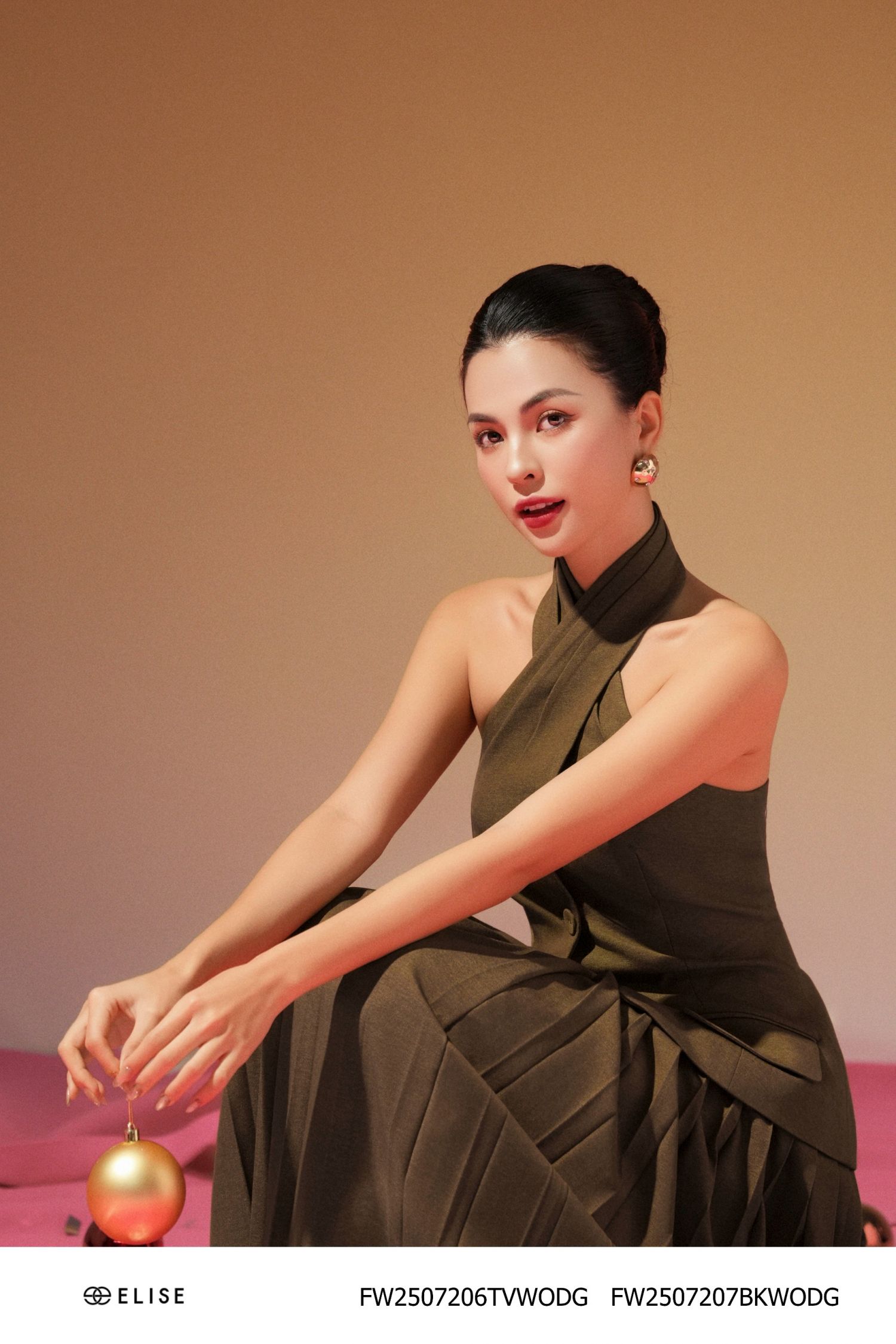 CHÂN VÁY XANH RÊU DẬP LY