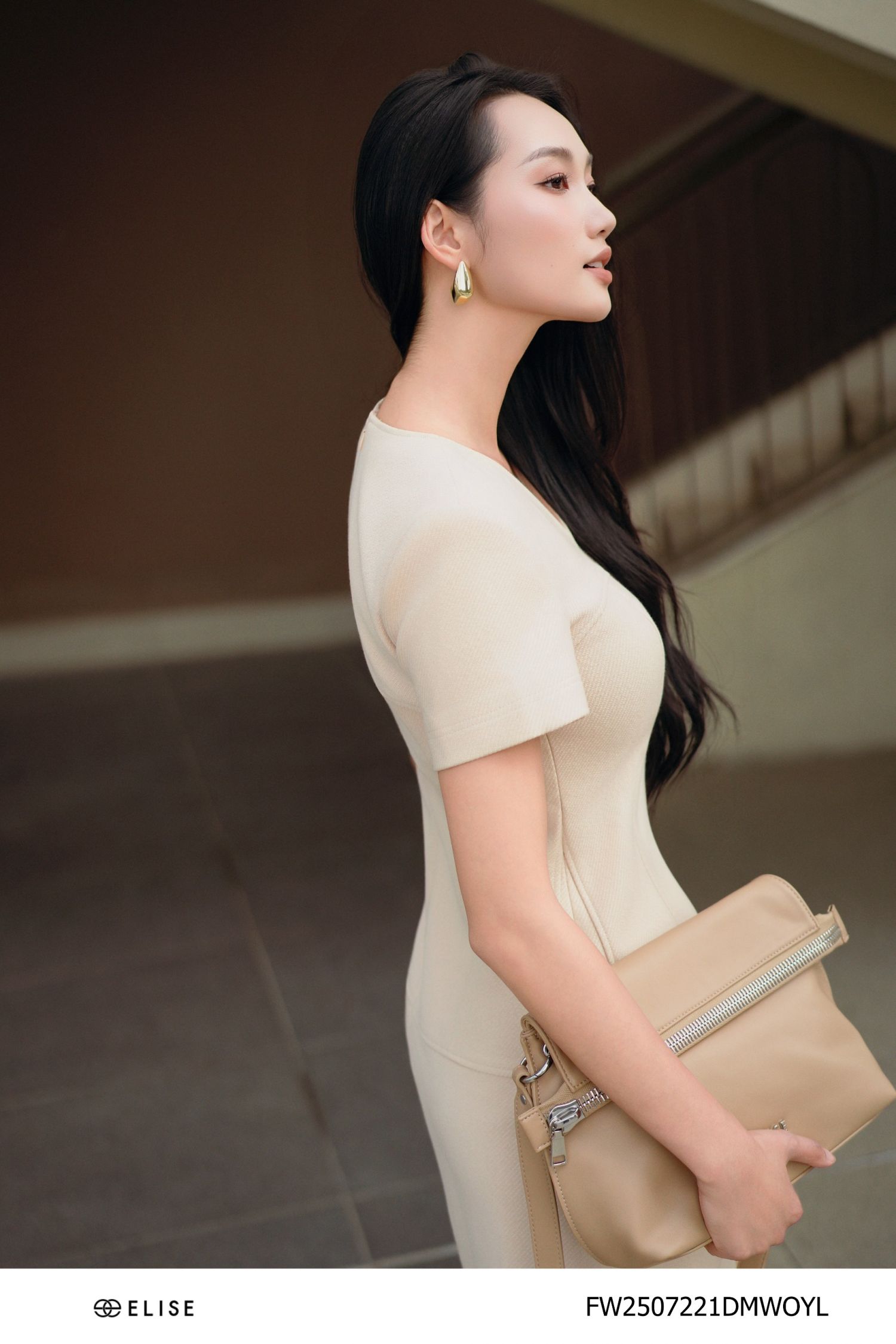 ĐẦM DẠ VÀNG CỔ V DIỄU CHỈ