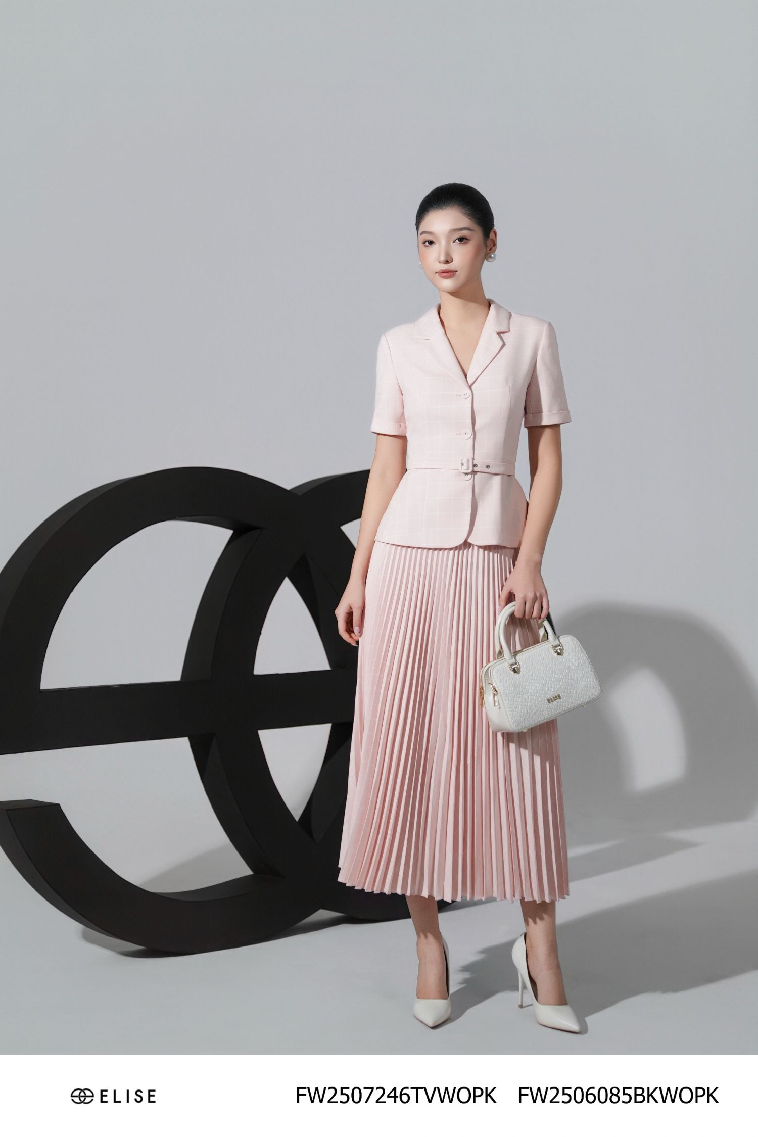 ÁO VEST KẺ Ô TRẮNG HỒNG TAY LƠ VÊ ĐAI EO