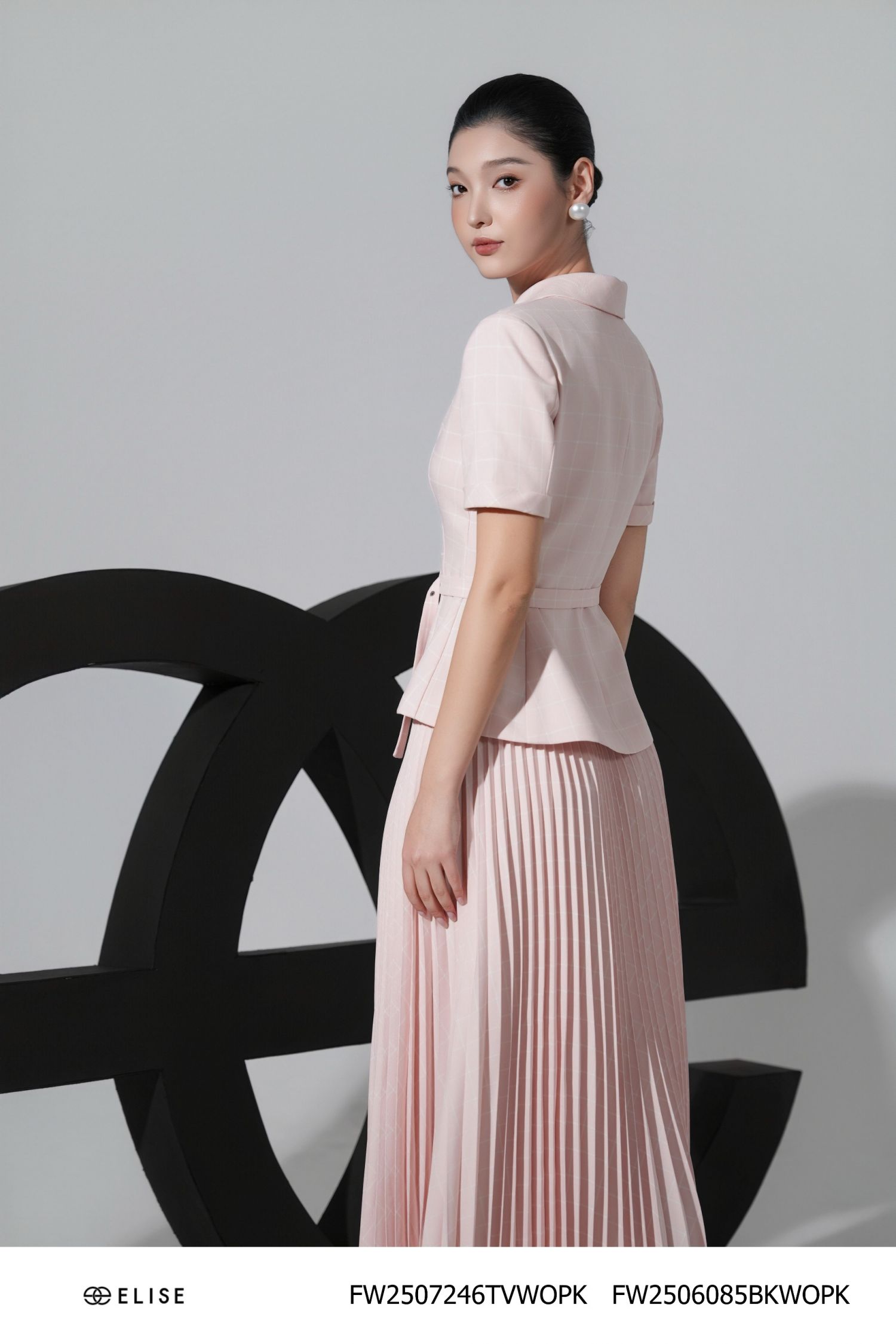 ÁO VEST KẺ Ô TRẮNG HỒNG TAY LƠ VÊ ĐAI EO