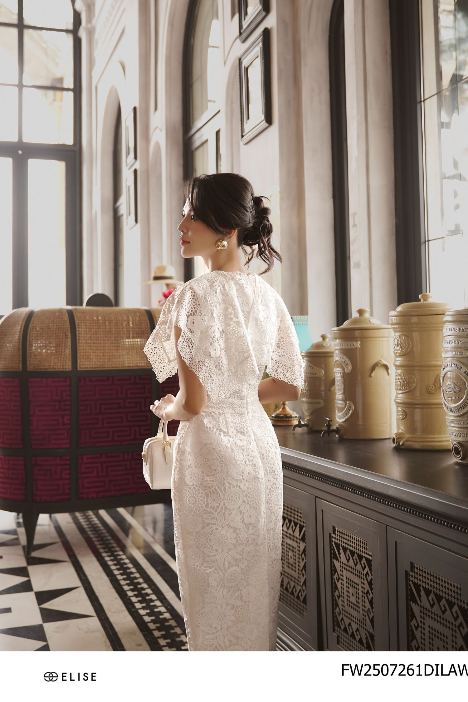 ĐẦM REN HOA CHỈ TRẮNG VAI CAPE