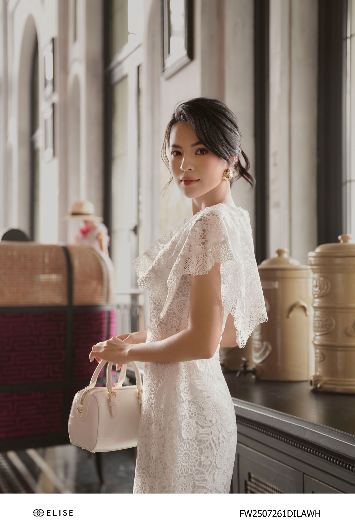 ĐẦM REN HOA CHỈ TRẮNG VAI CAPE