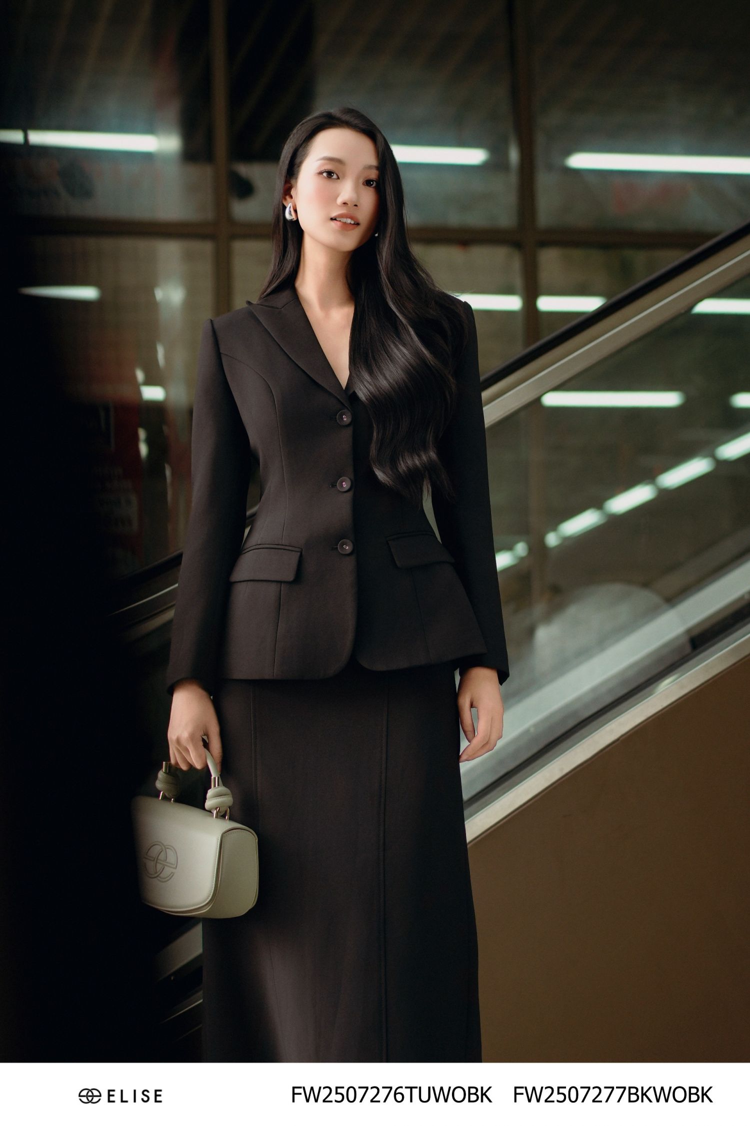 VEST TUYTSY ĐEN NẮP TÚI