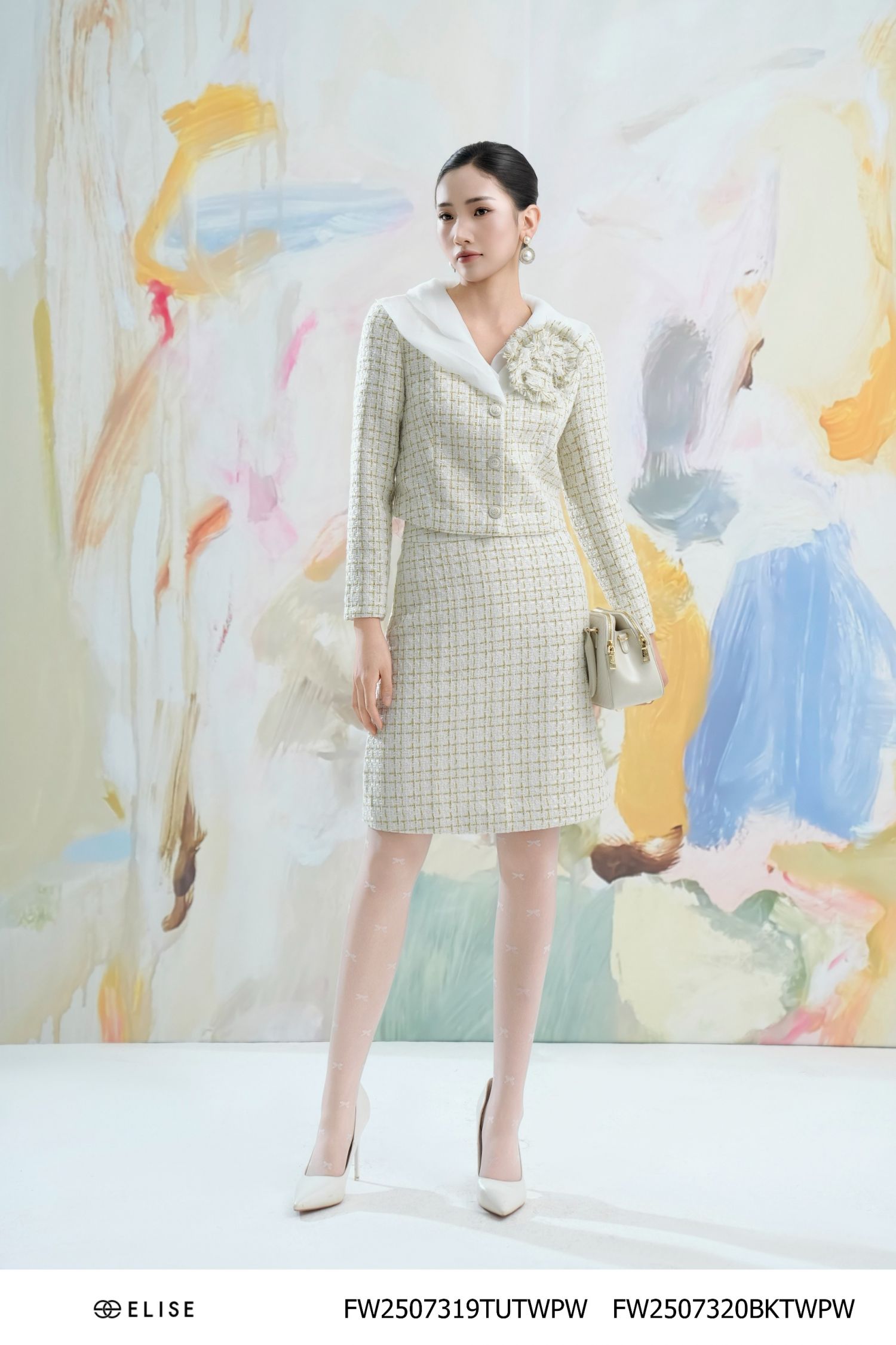 ÁO KHOÁC TWEED TRẮNG KẺ KT PHỐI CỔ TƠ