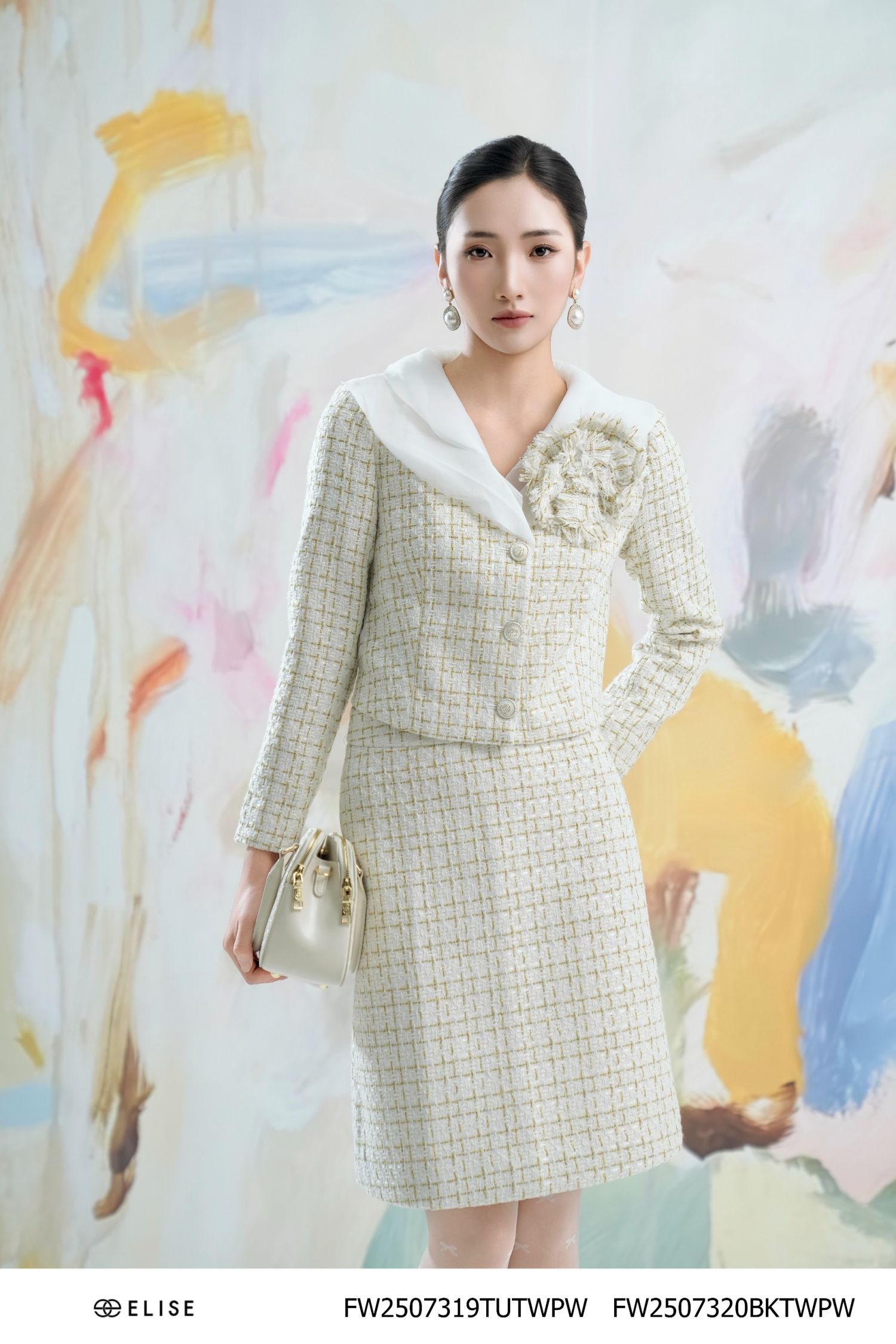 ÁO KHOÁC TWEED TRẮNG KẺ KT PHỐI CỔ TƠ