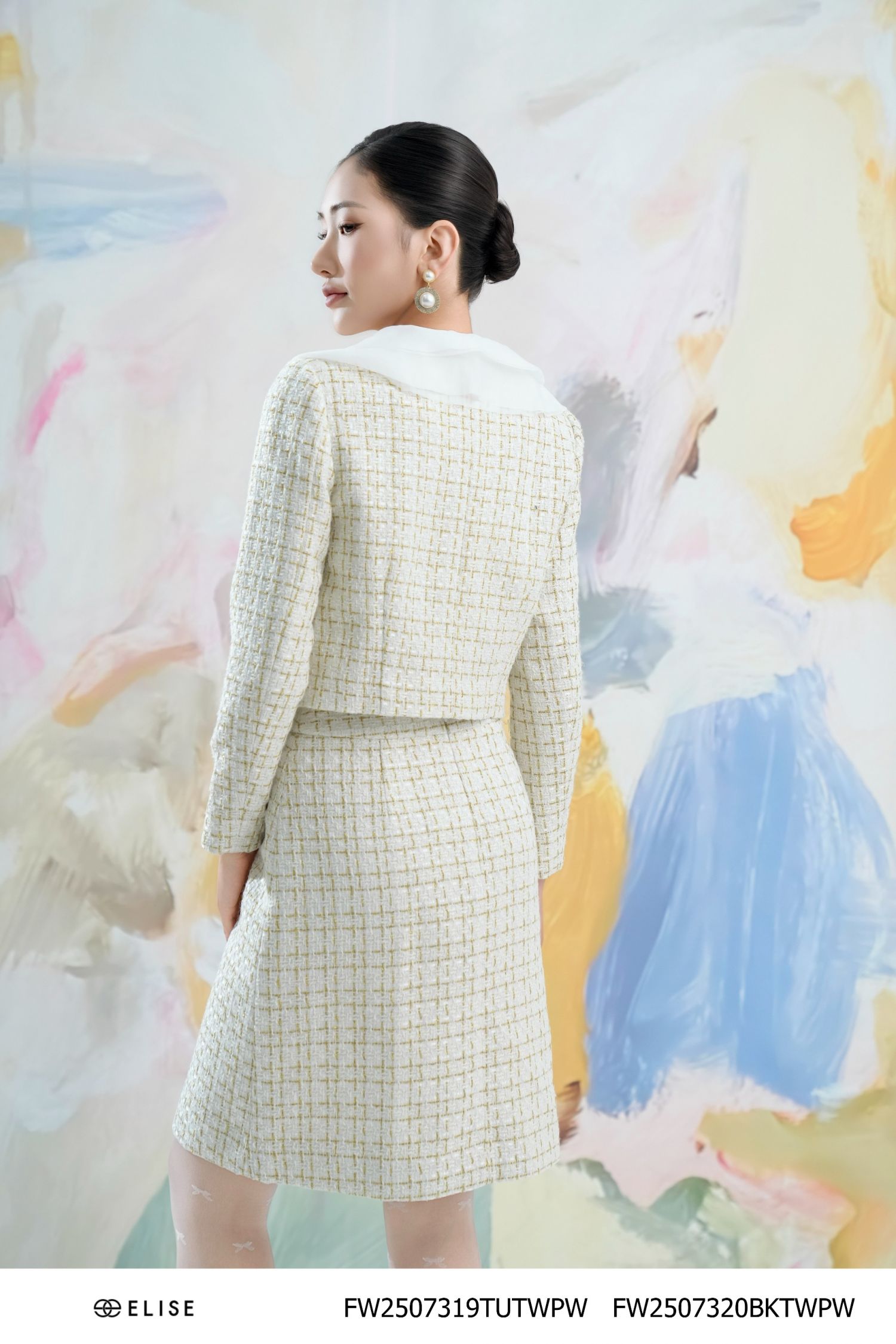 ÁO KHOÁC TWEED TRẮNG KẺ KT PHỐI CỔ TƠ