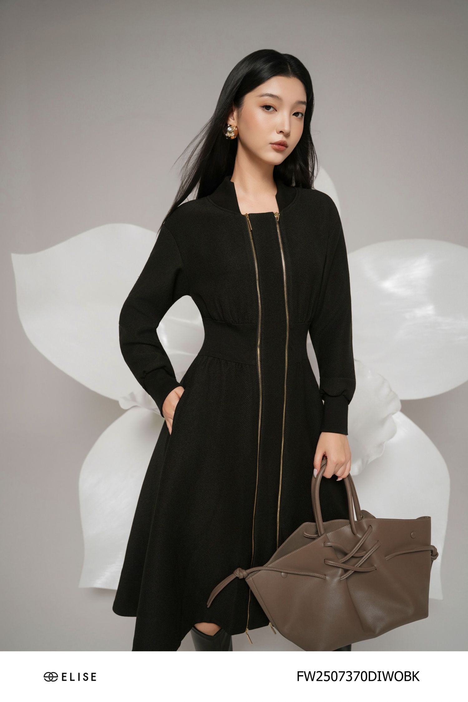ĐẦM DẠ ĐEN XÒE KHÓA ĐỒNG TRƯỚC