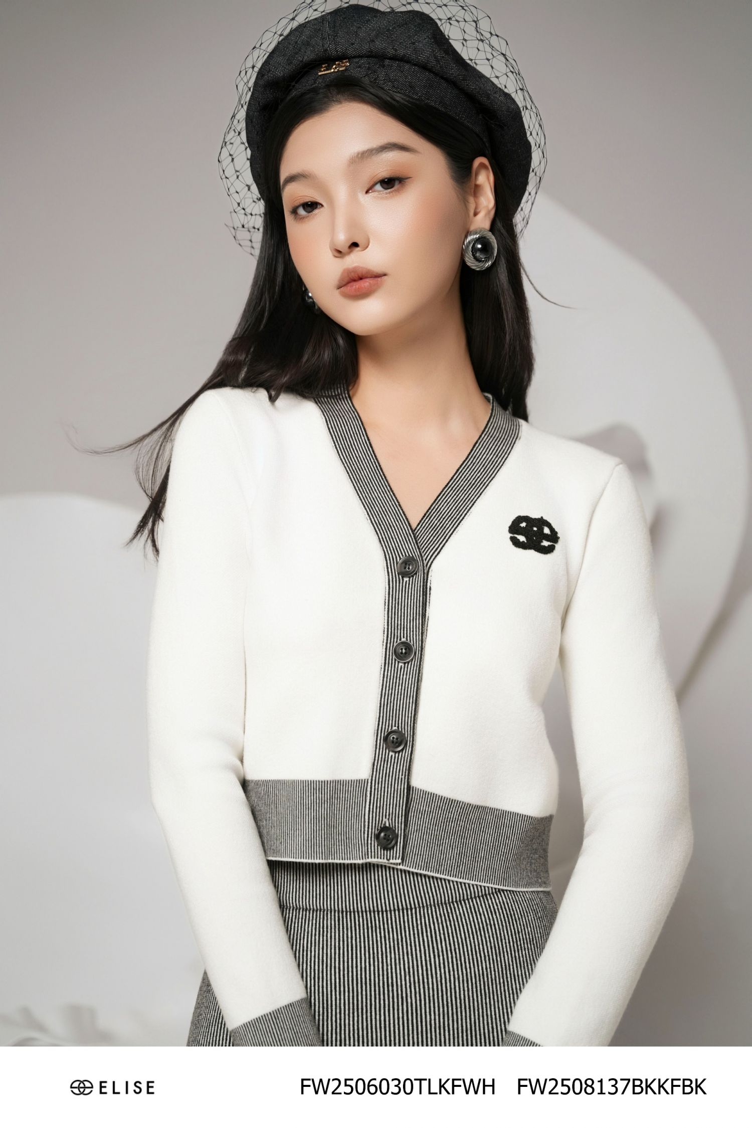 JUPE LEN A DỆT KẺ ĐEN TRẮNG
