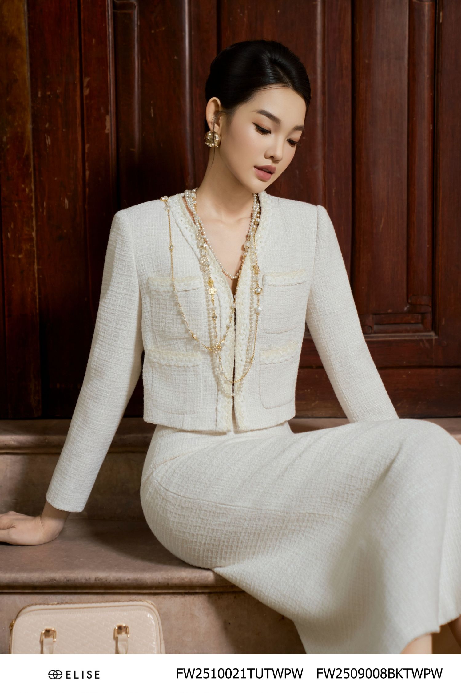 JUPE TWEED VÂN Ô TRẮNG XẺ SAU
