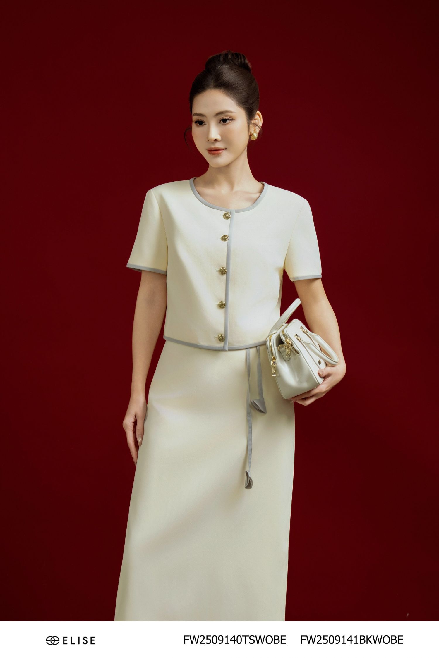 ÁO NGẮN TAY BE CỔ TRÒN VIỀN GHI