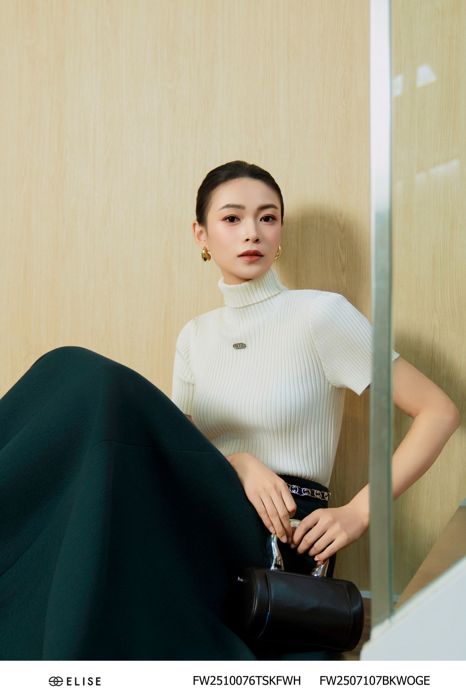ÁO LEN TRẮNG CỔ LỌ