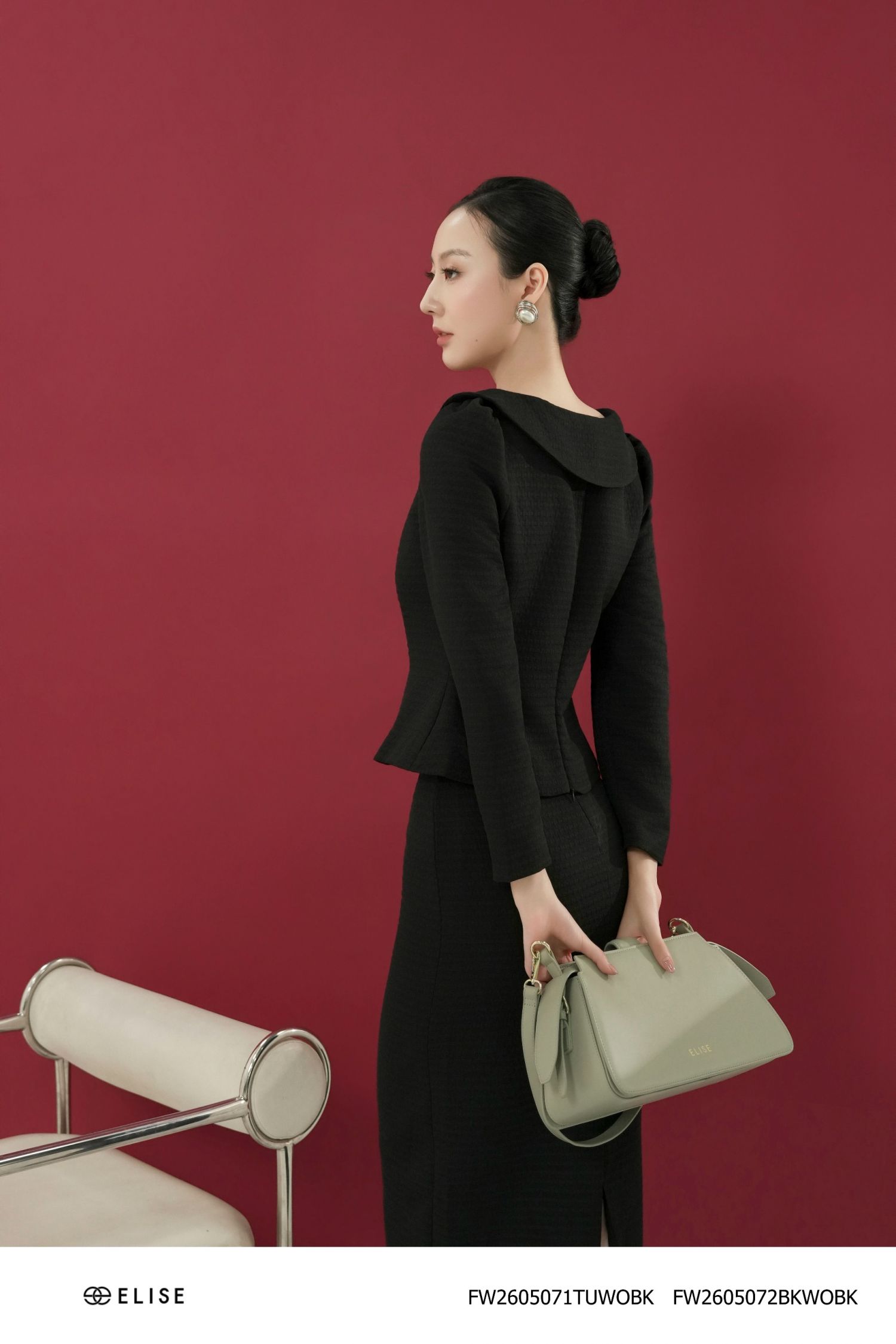 JUPE ĐEN VÂN Ô VUÔNG XẺ SAU