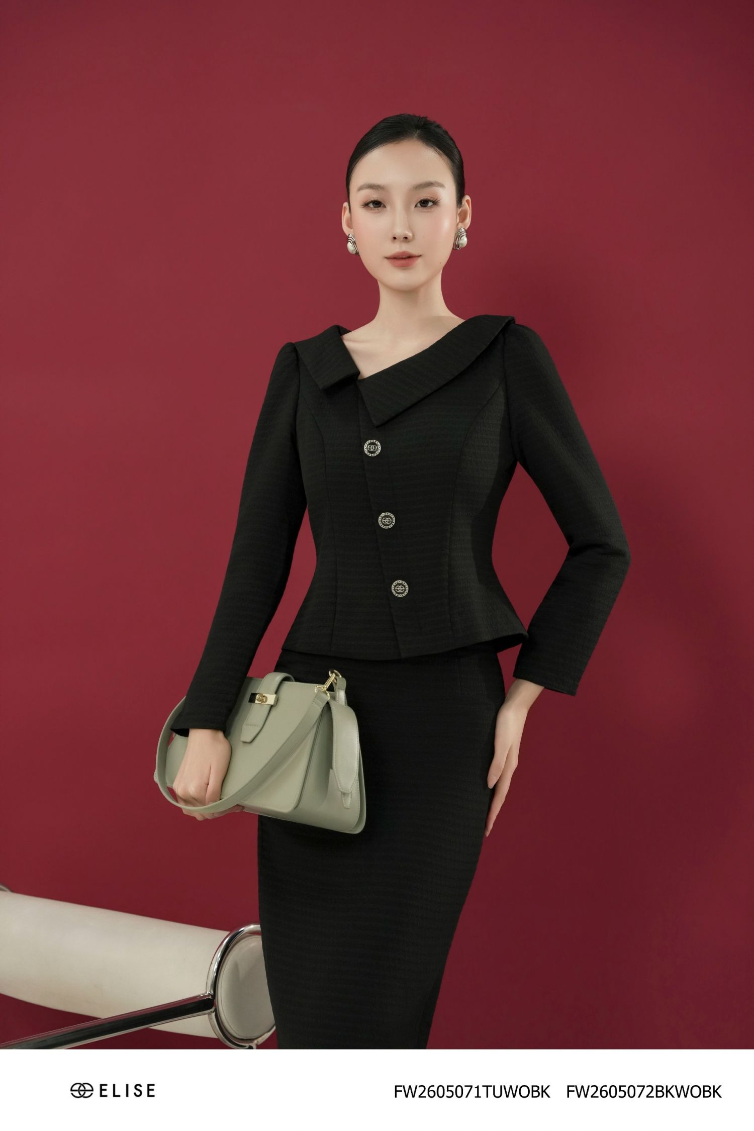 JUPE ĐEN VÂN Ô VUÔNG XẺ SAU