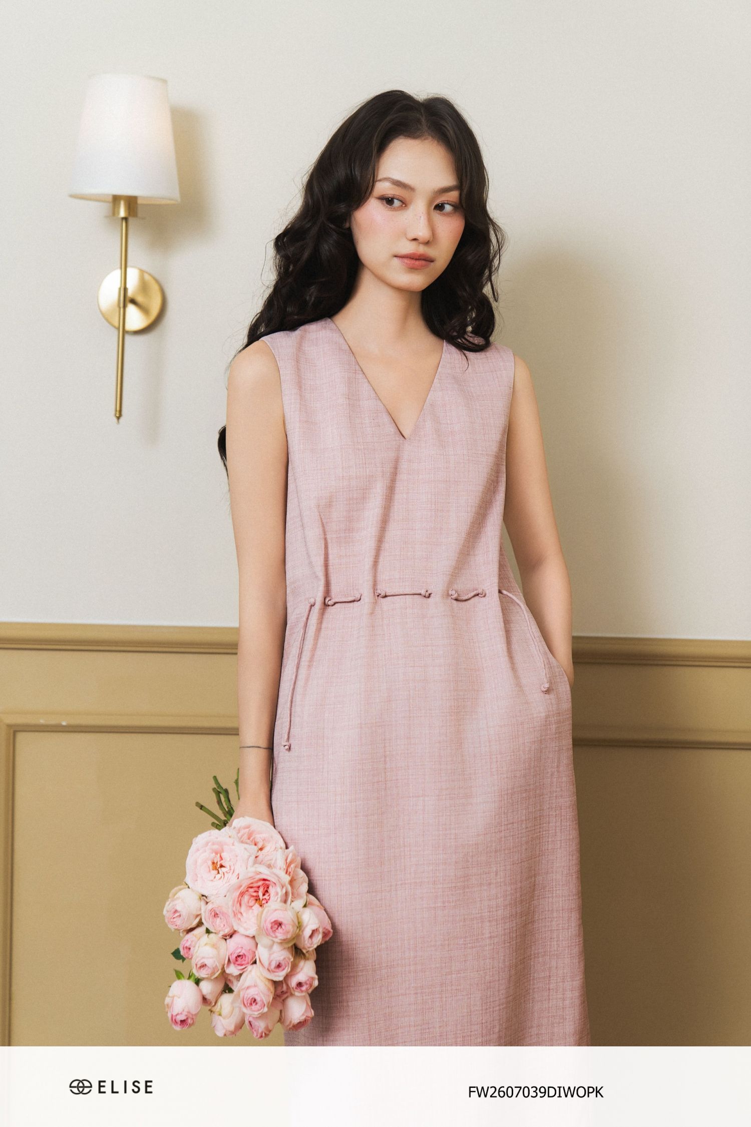 ĐẦM HỒNG SÁT NÁCH CỔ V