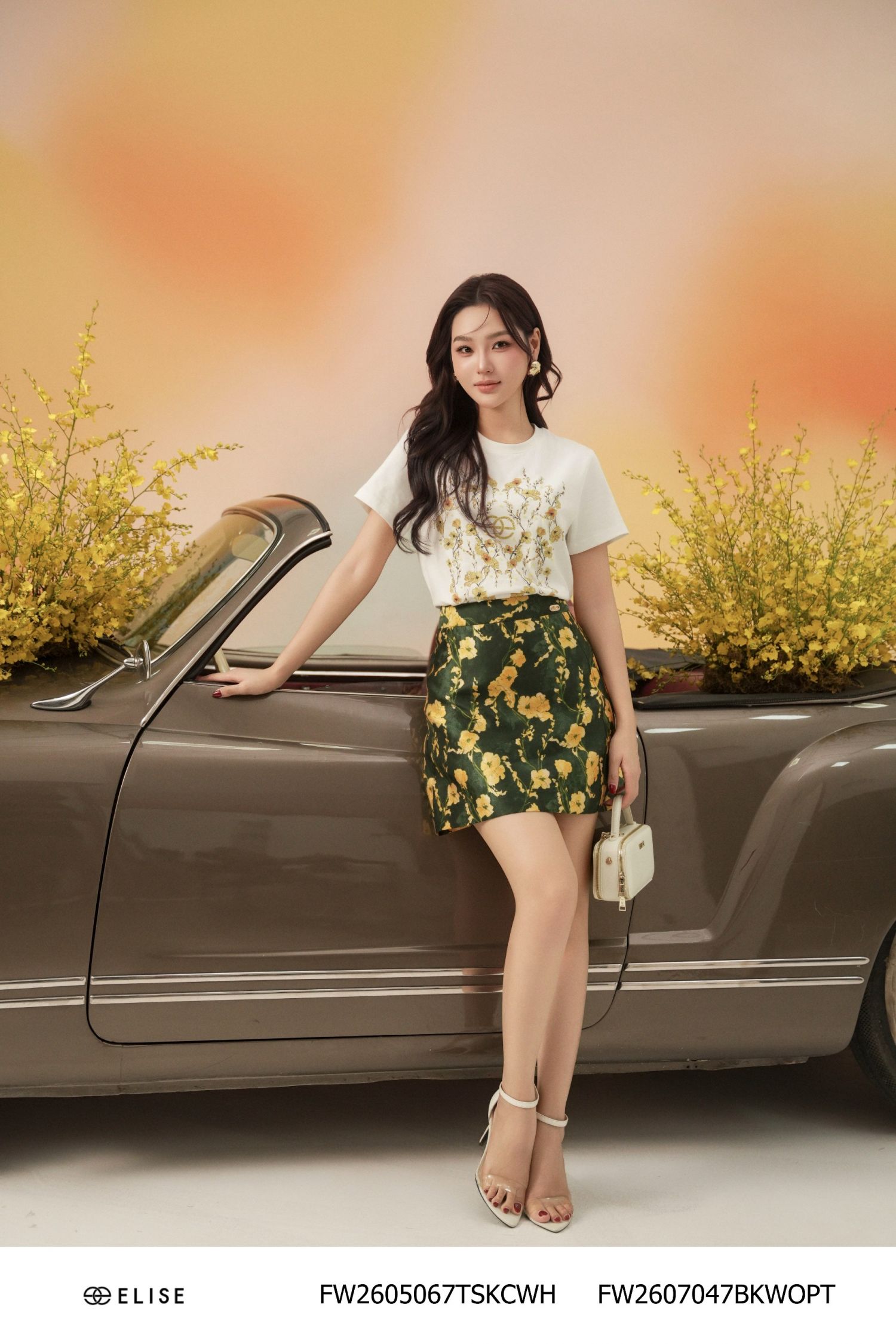 CHÂN VÁY A HOA VÀNG NỀN XANH