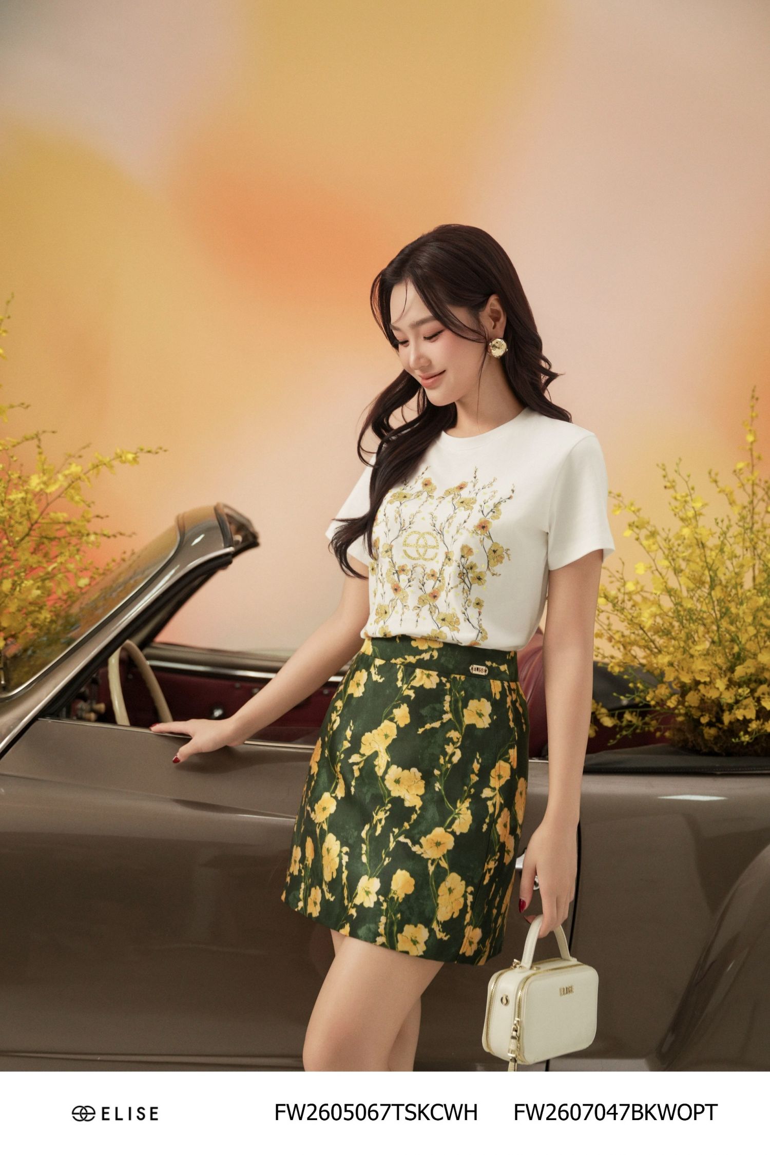 CHÂN VÁY A HOA VÀNG NỀN XANH