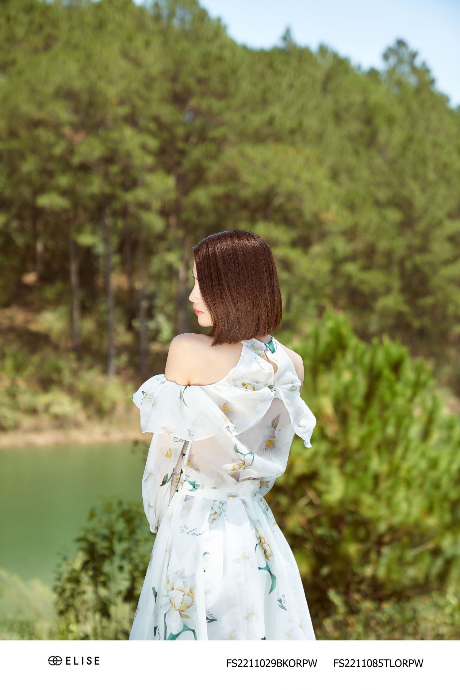 SM TƠ TRẮNG HOA LY HỞ VAI NƠ NGỰC