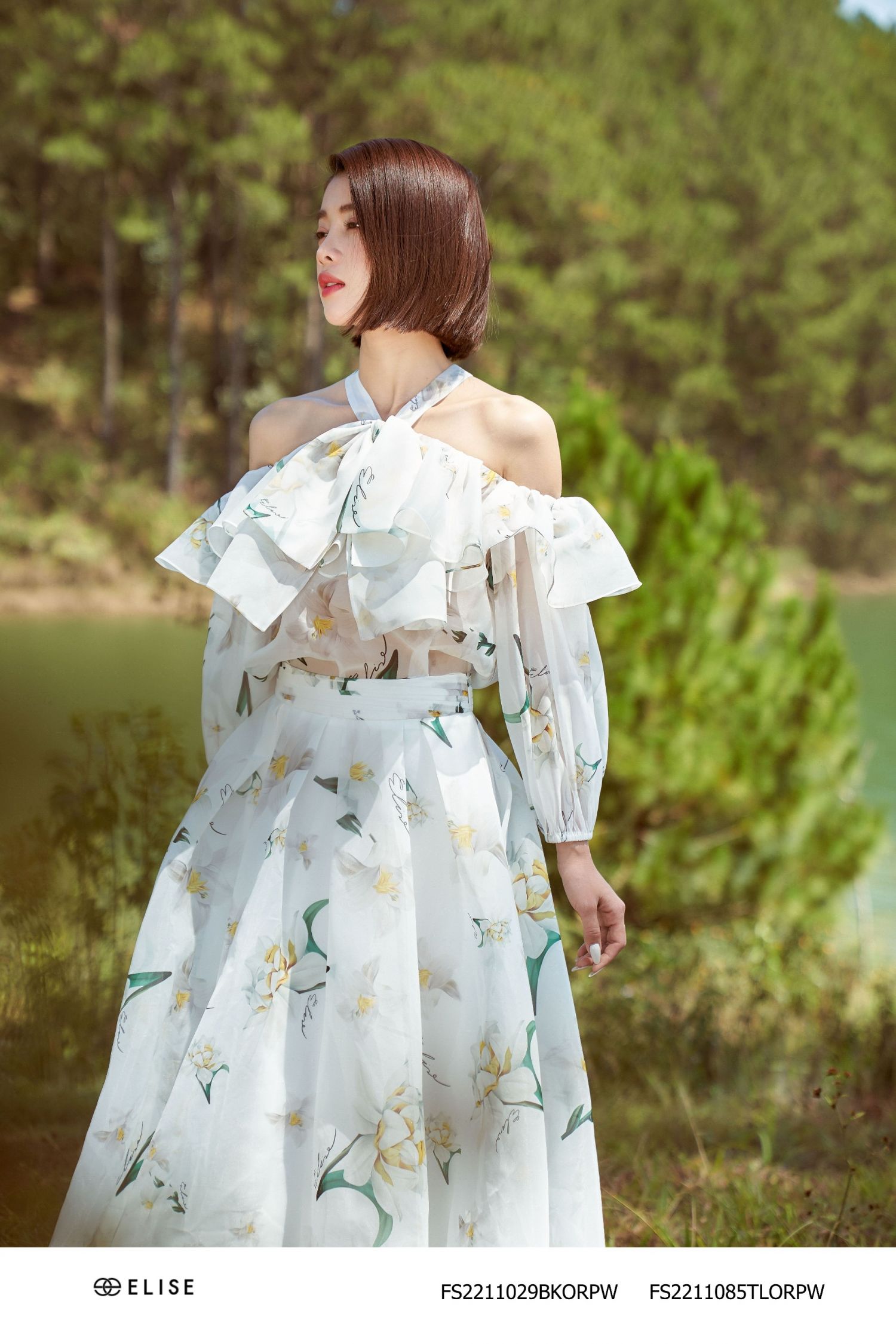 SM TƠ TRẮNG HOA LY HỞ VAI NƠ NGỰC