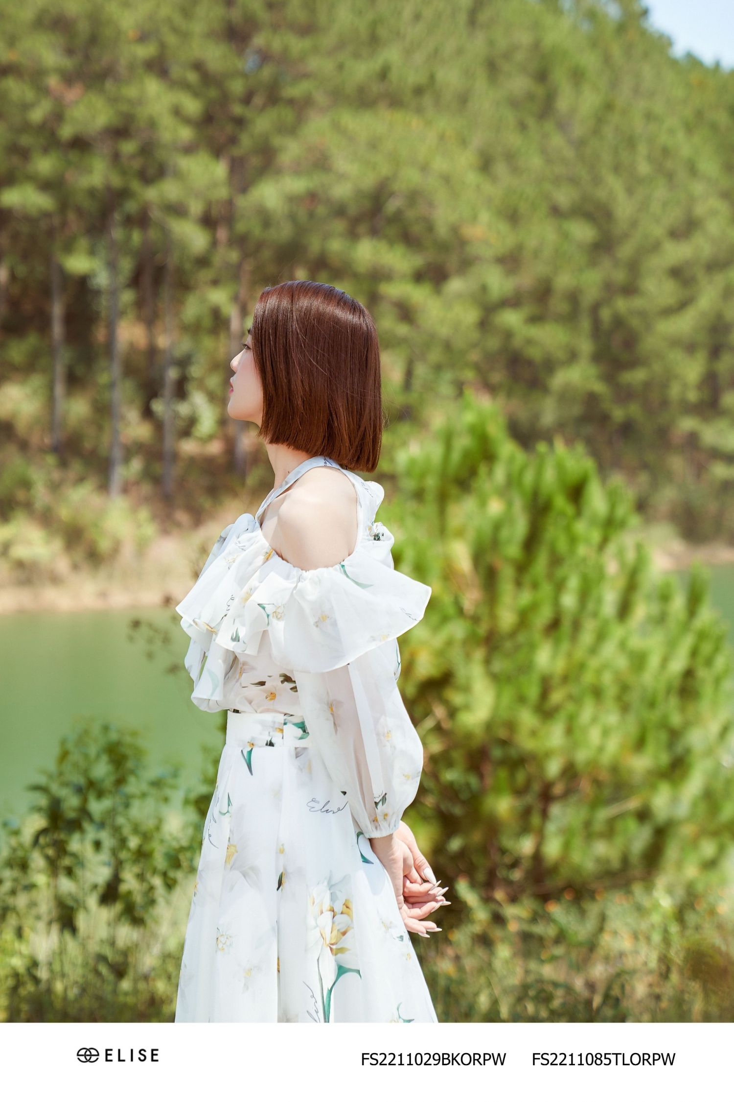 SM TƠ TRẮNG HOA LY HỞ VAI NƠ NGỰC
