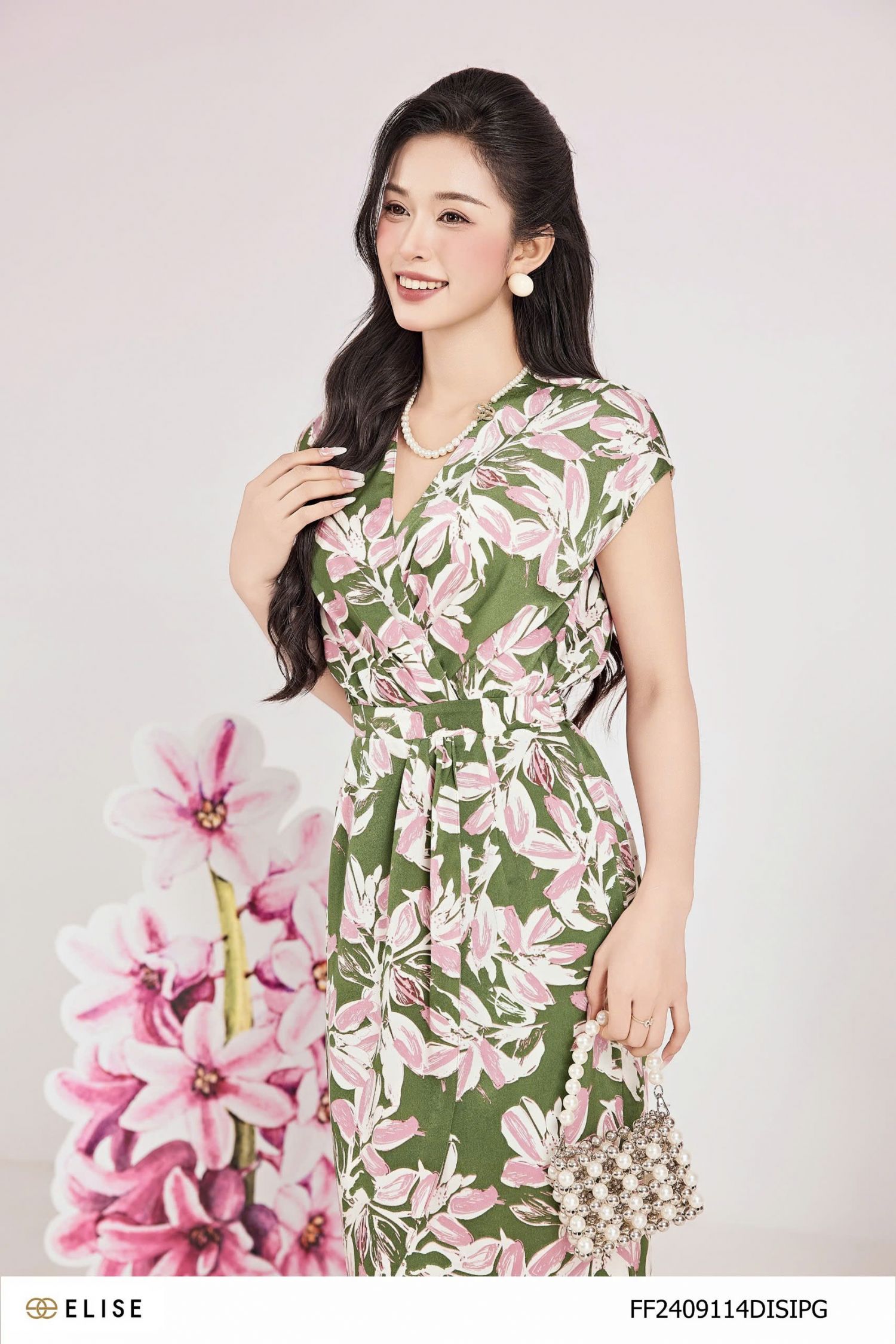 ĐẦM LỤA HOA NỀN XANH LÁ CỔ V CHÉO