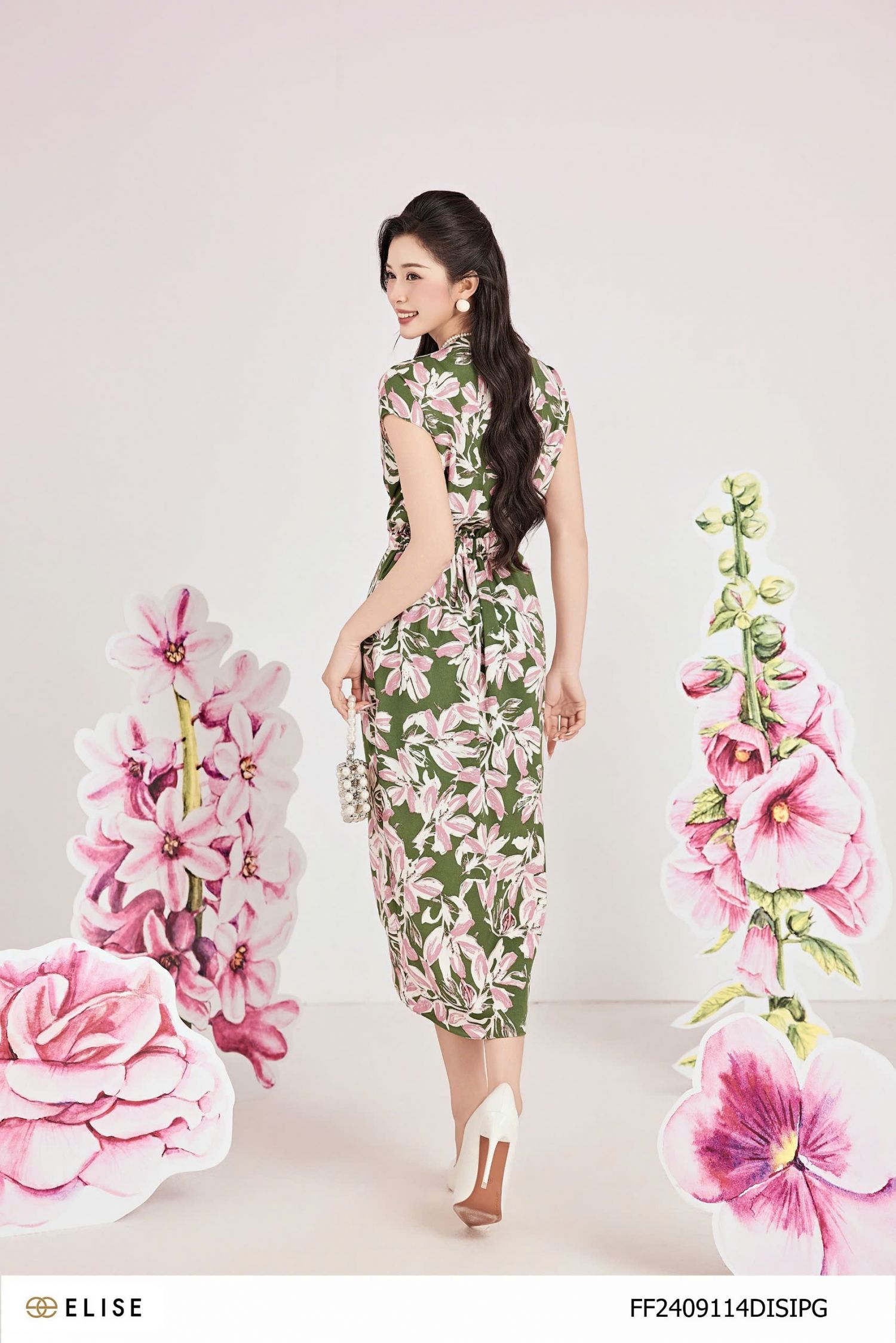 ĐẦM LỤA HOA NỀN XANH LÁ CỔ V CHÉO