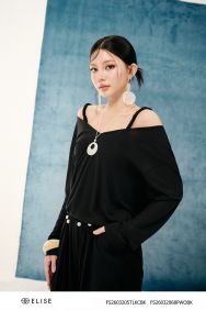 ÁO THUN ĐEN DÀI TAY CỔ V