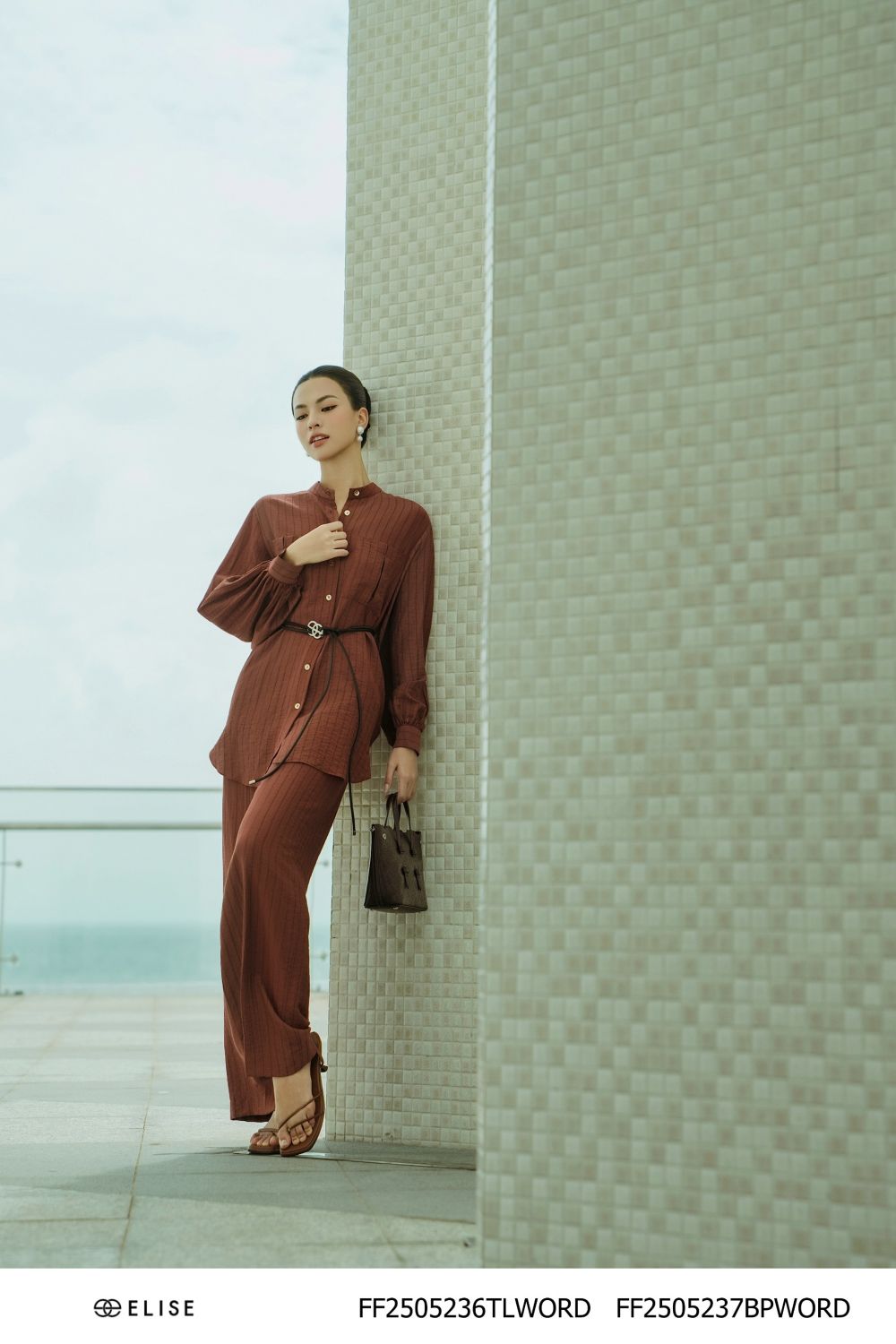 QUẦN SUÔNG ĐŨI KẺ NÂU ĐỎ