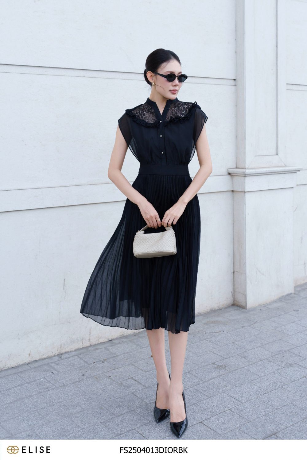 ĐẦM TƠ ĐEN CỔ V PHỐI REN TRƯỚC