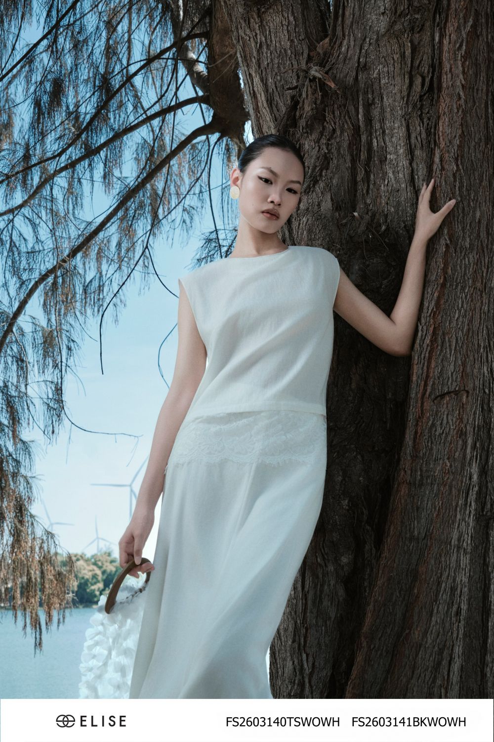 ÁO LINEN TRẮNG VAI CHỜM PHỐI VẠT REN