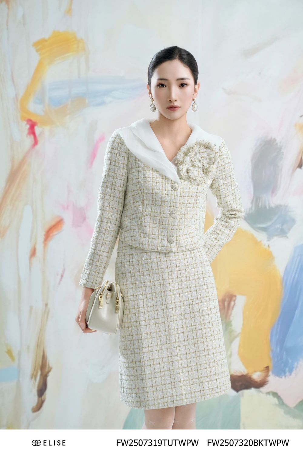 ÁO KHOÁC TWEED TRẮNG KẺ KT PHỐI CỔ TƠ