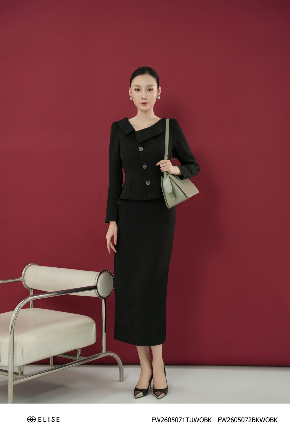 JUPE ĐEN VÂN Ô VUÔNG XẺ SAU