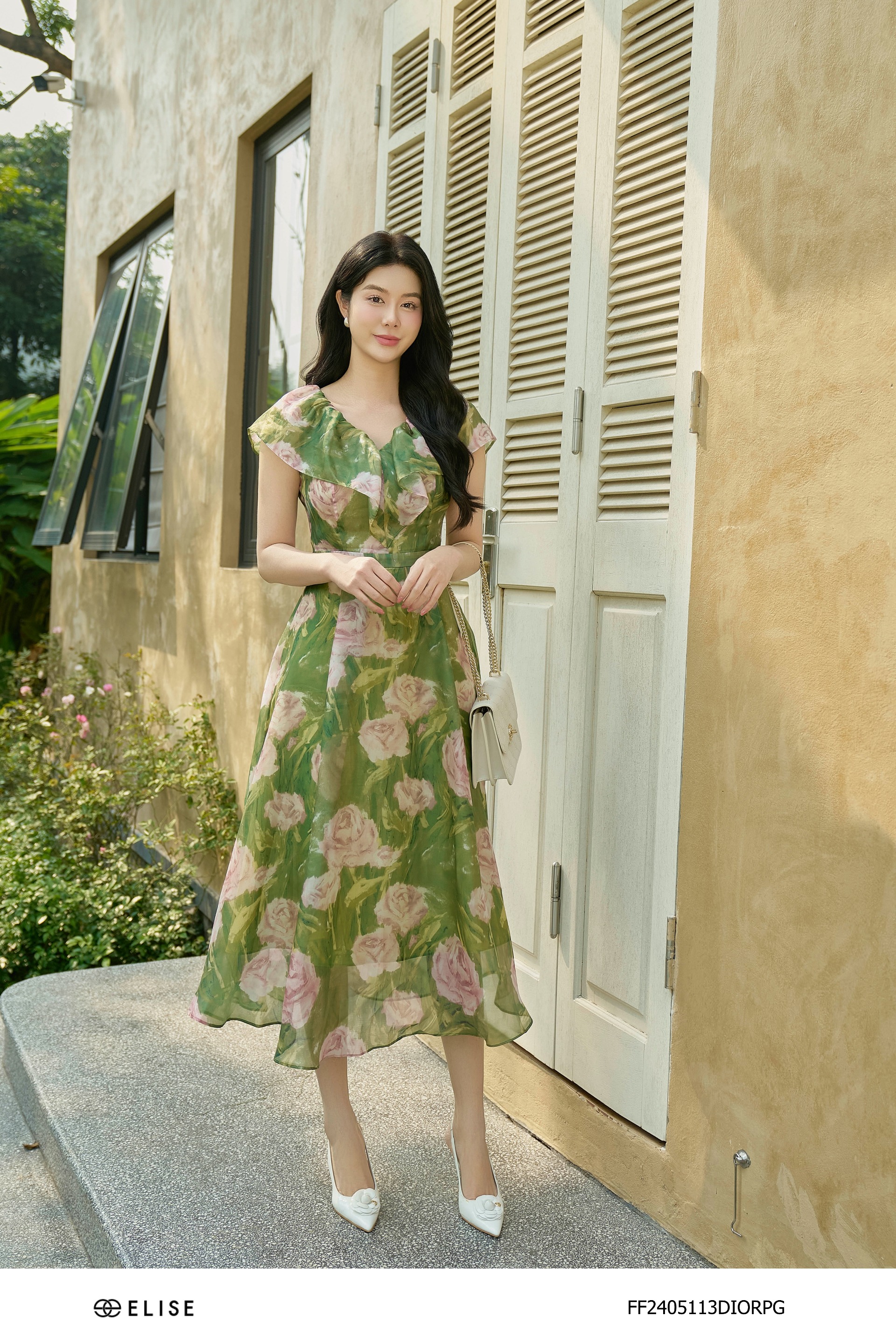 ĐẦM TƠ HOA NỀN XANH LÁ BÈO CỔ V
