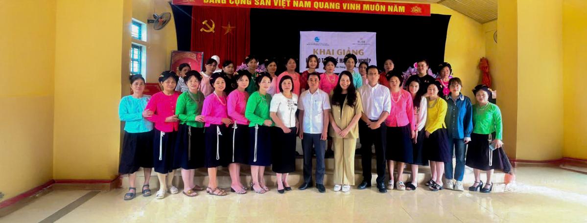BẾ GIẢNG LỚP DẠY MAY THỨ 7 CHO PHỤ NỮ DÂN TỘC THIỂU SỐ TỈNH YÊN BÁI TRONG DỰ ÁN “ĐEM NGHỀ LÊN VÙNG CAO” DO ELISE PHỐI HỢP TỔ CHỨC